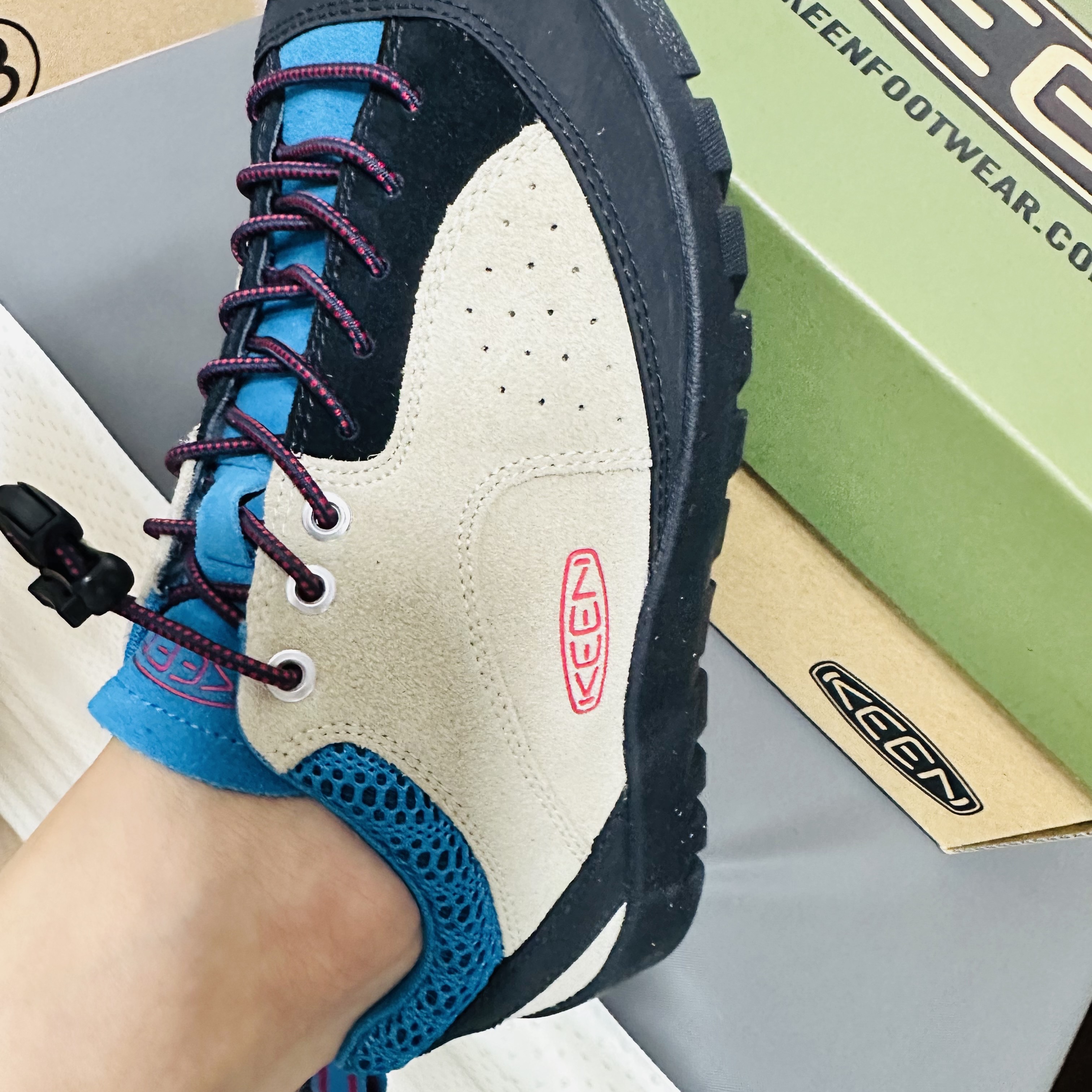 (W) Keen Jasper Rocks SP Sneakers Beige 착용 스타일