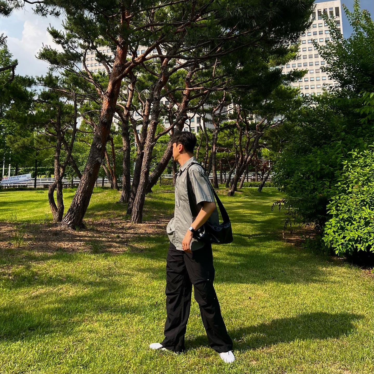 Balenciaga Zen Sneakers White Black, Our Legacy Ladon Leather Keychain Black 착용 스타일 - 2
