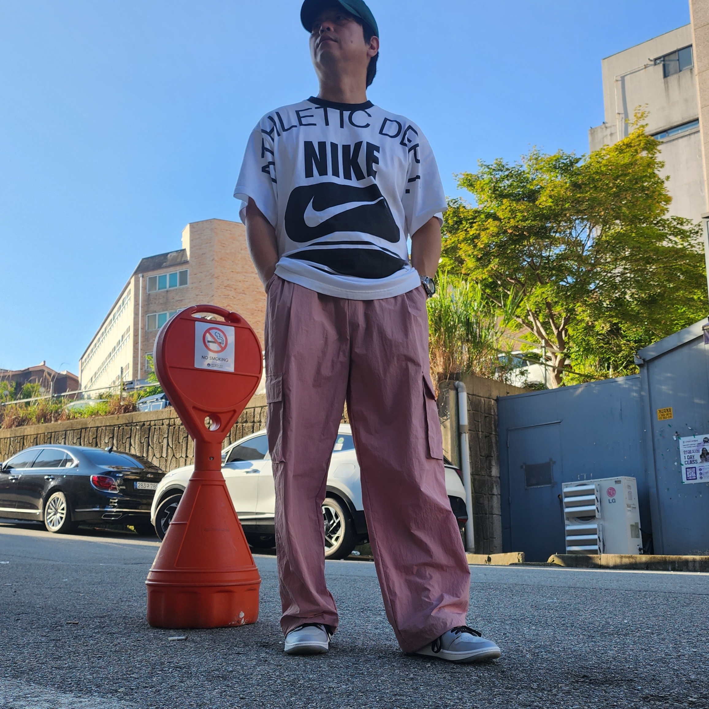 Jordan 1 Low Golf Wolf Grey, Nike NRG Massive DEPT T-Shirt White - Asia 착용 스타일 - 2