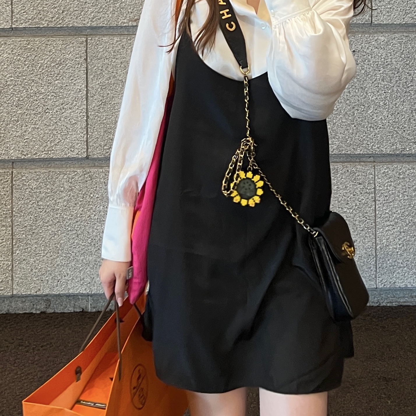 Kaikai Kiki Flower Go Walk Yellow Black, Kaikai Kiki Flower Go Walk Ivory Pink 착용 스타일 - 1