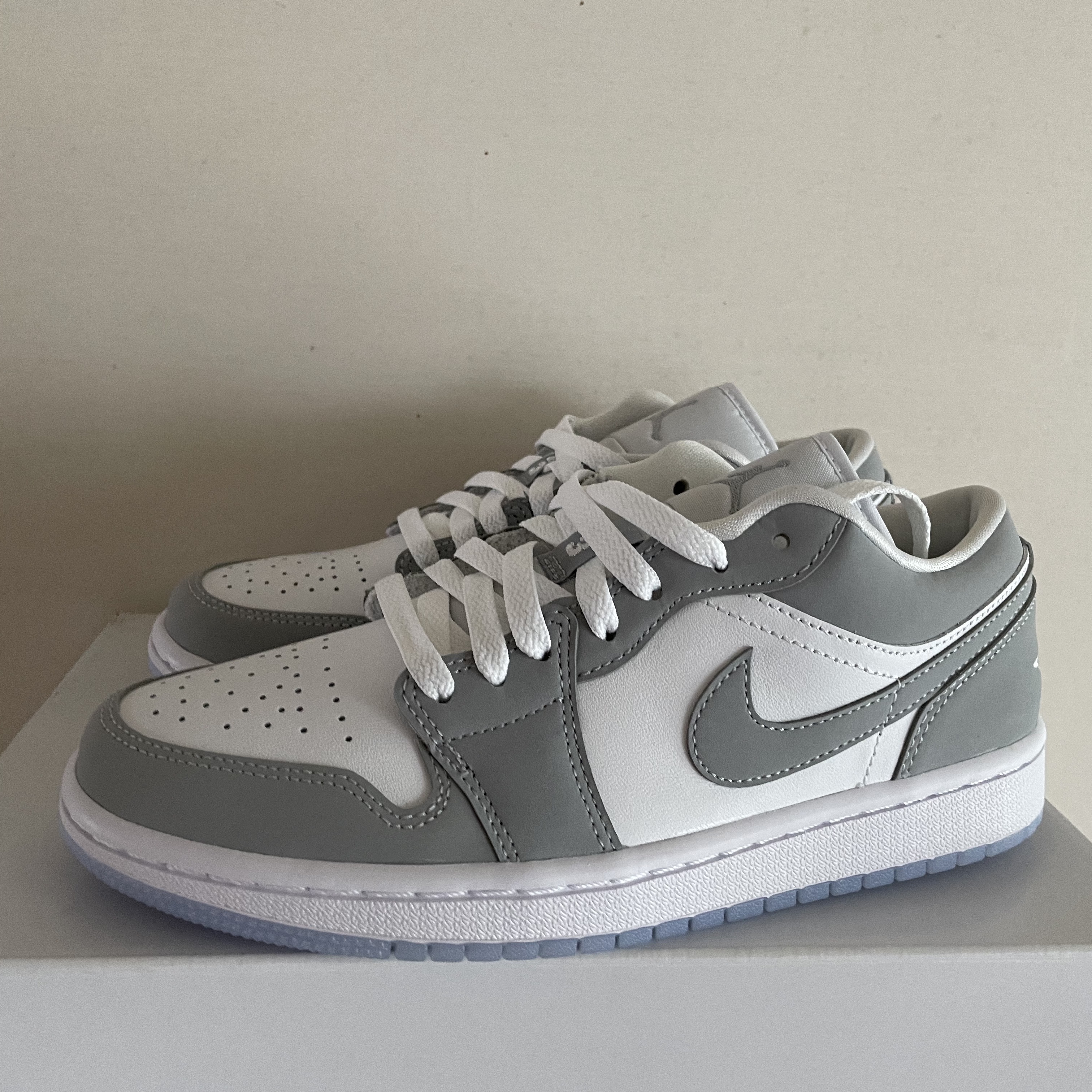 (W) Jordan 1 Low White Wolf Grey 착용 스타일