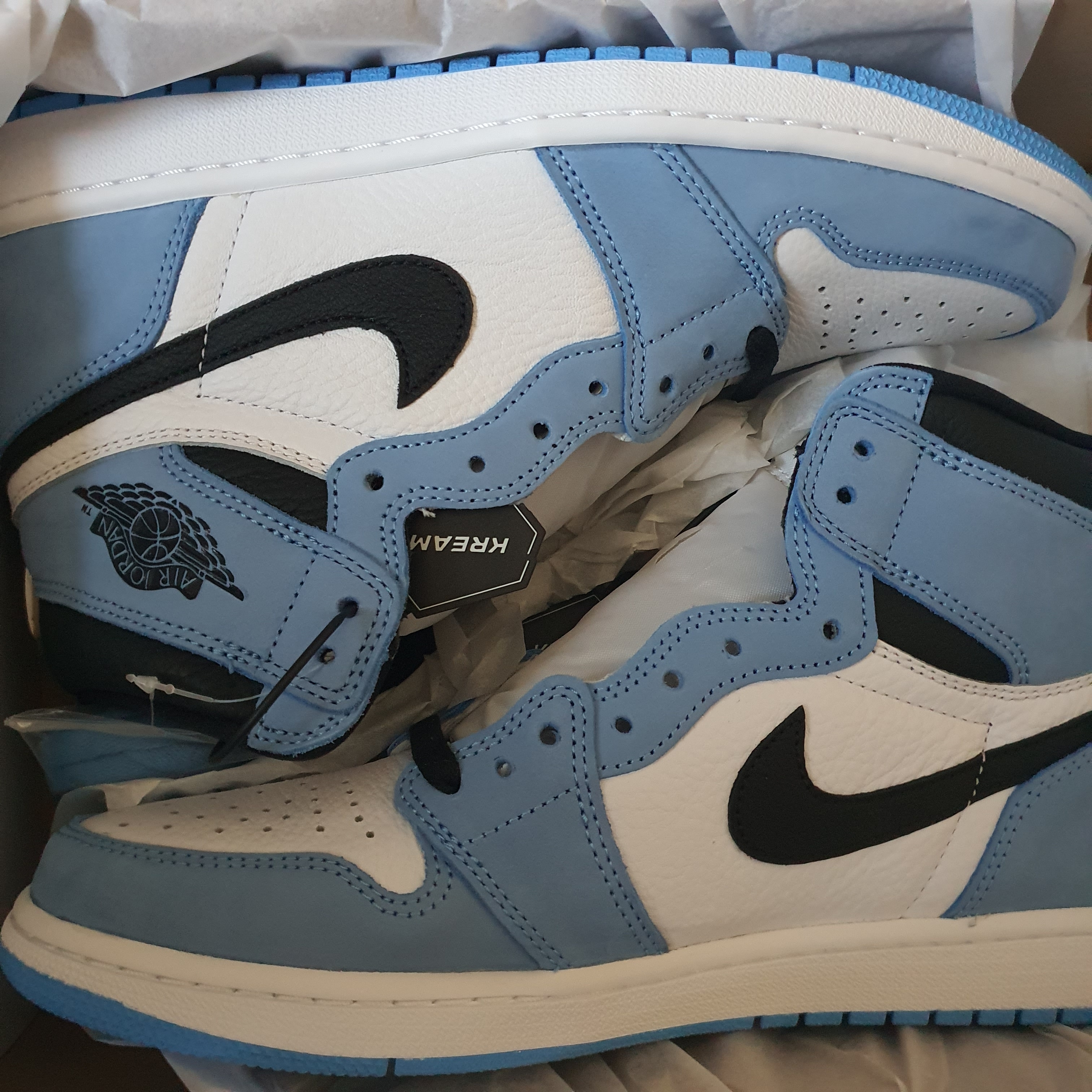 Jordan 1 Retro High OG University Blue 착용 스타일