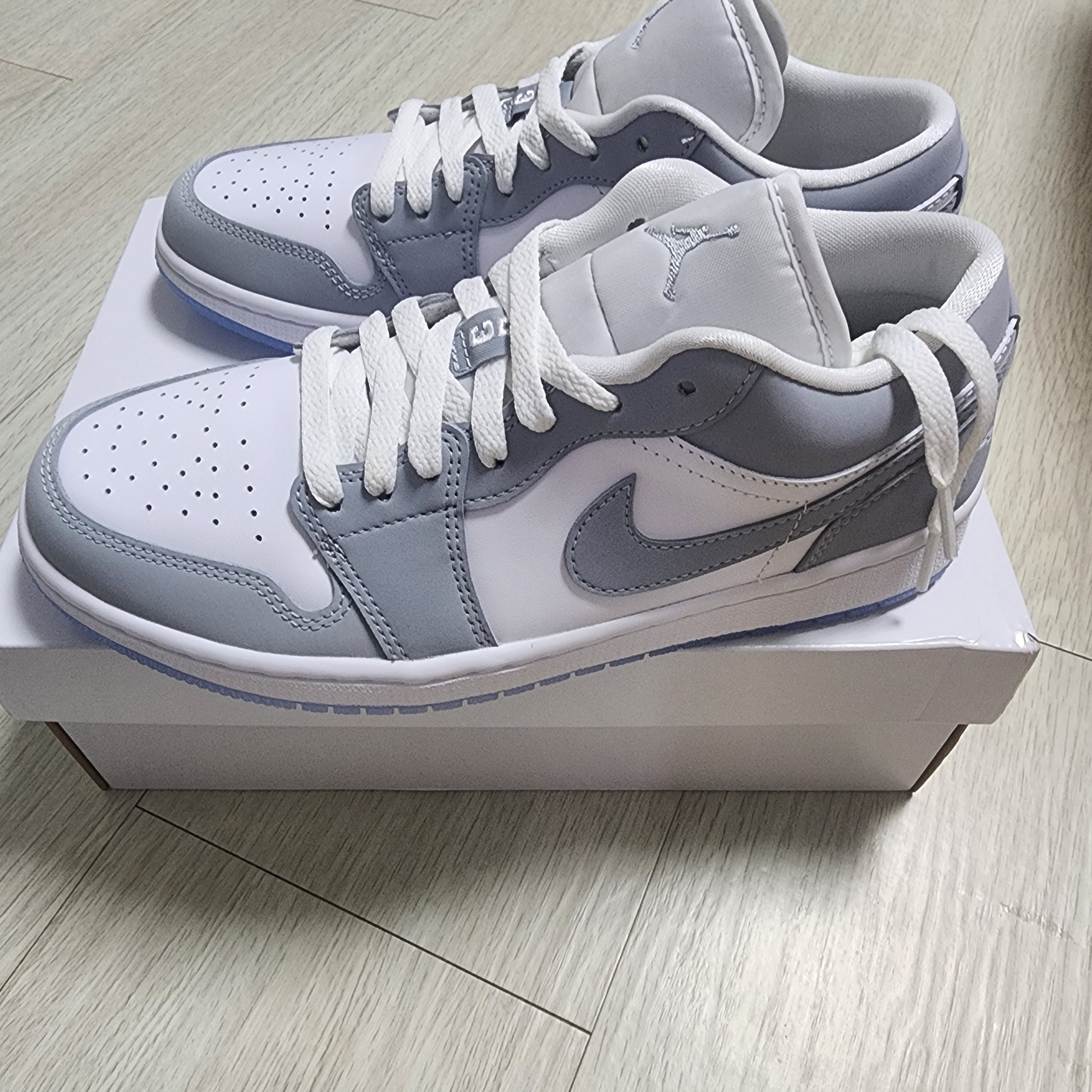 (W) Jordan 1 Low White Wolf Grey 착용 스타일 - 3