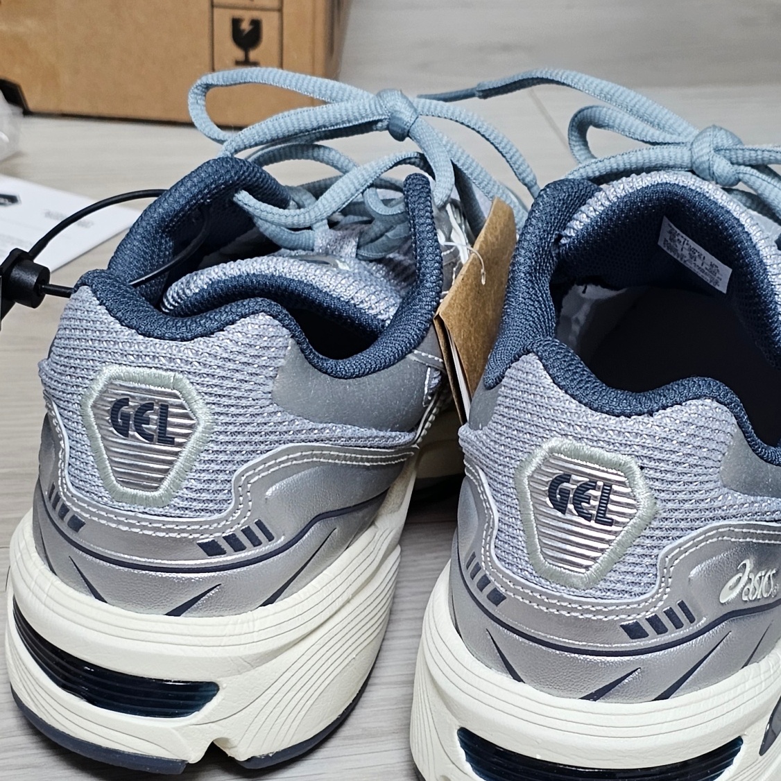 Asics Gel-1090 Piedmont Grey 착용 스타일