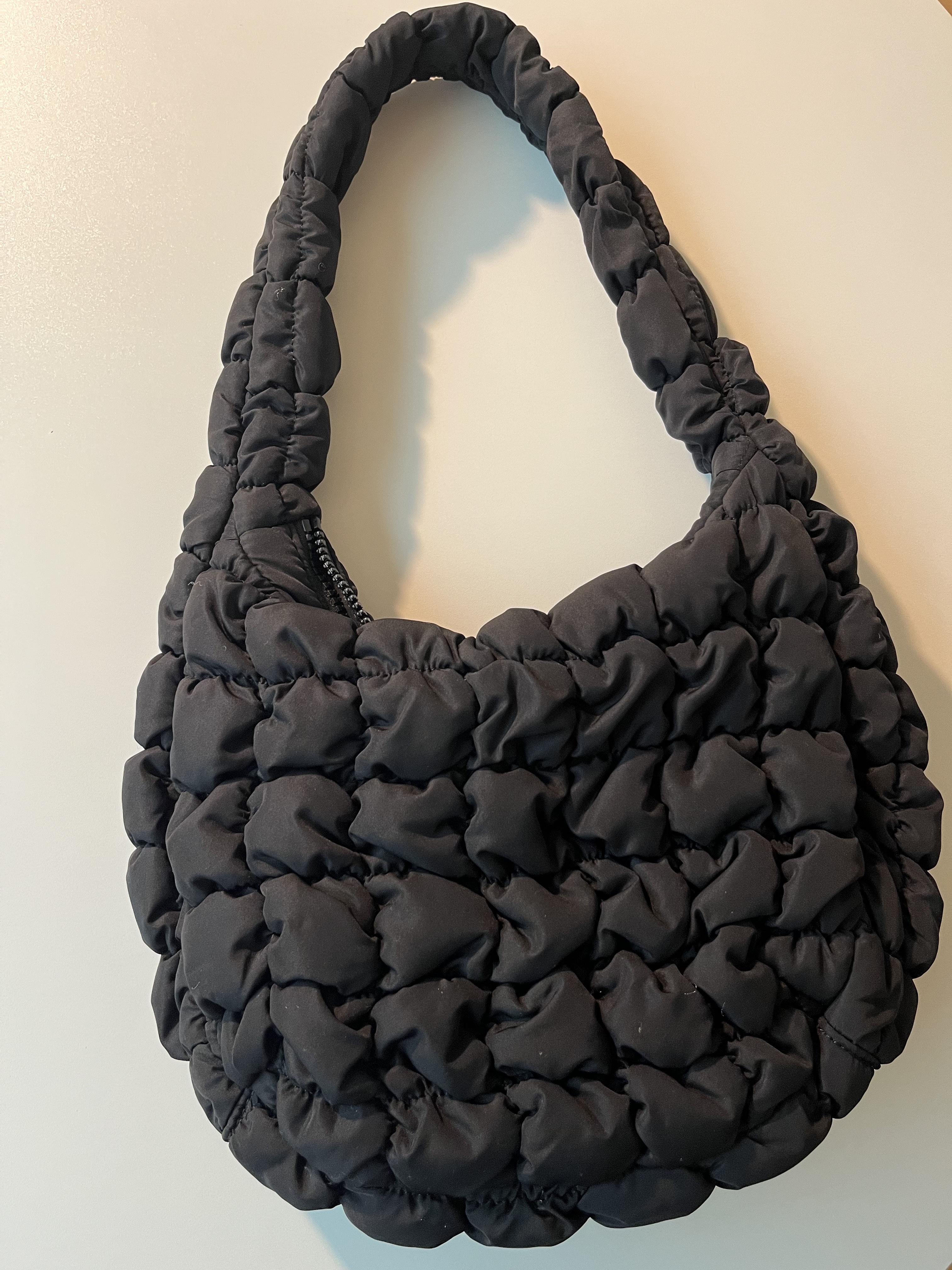 COS Quilted Mini Bag Black 착용 스타일