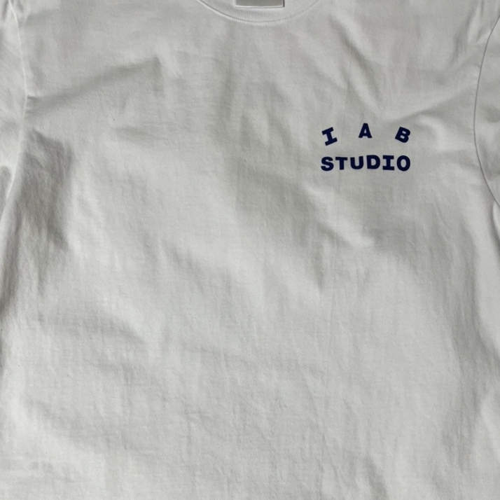IAB Studio T-Shirt White Navy - 22FW 착용 스타일