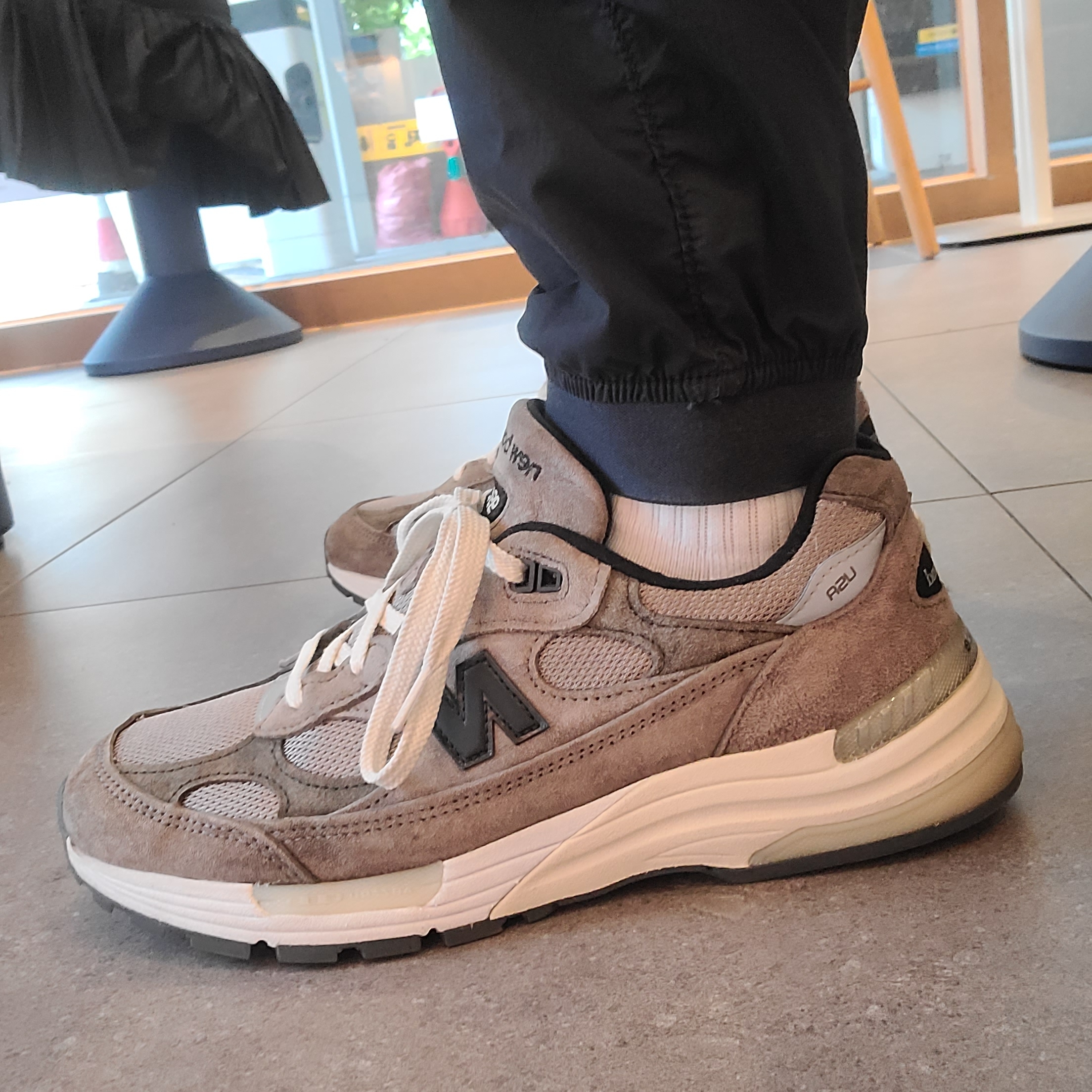 New Balance x JJJJound 992 Made in USA Grey 착용 스타일