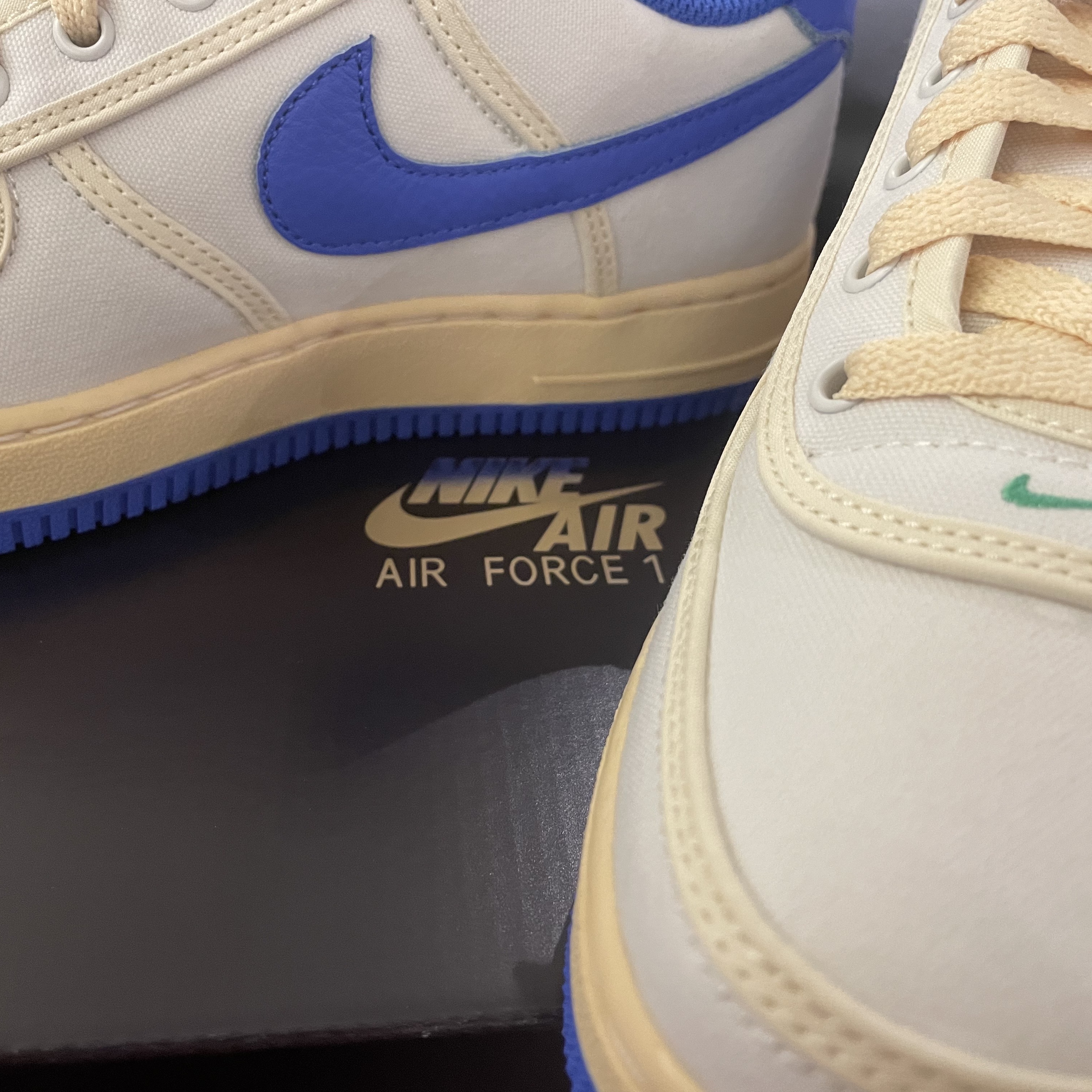 (W) Nike Air Force 1 '07 Sail Medium Blue 착용 스타일 - 1