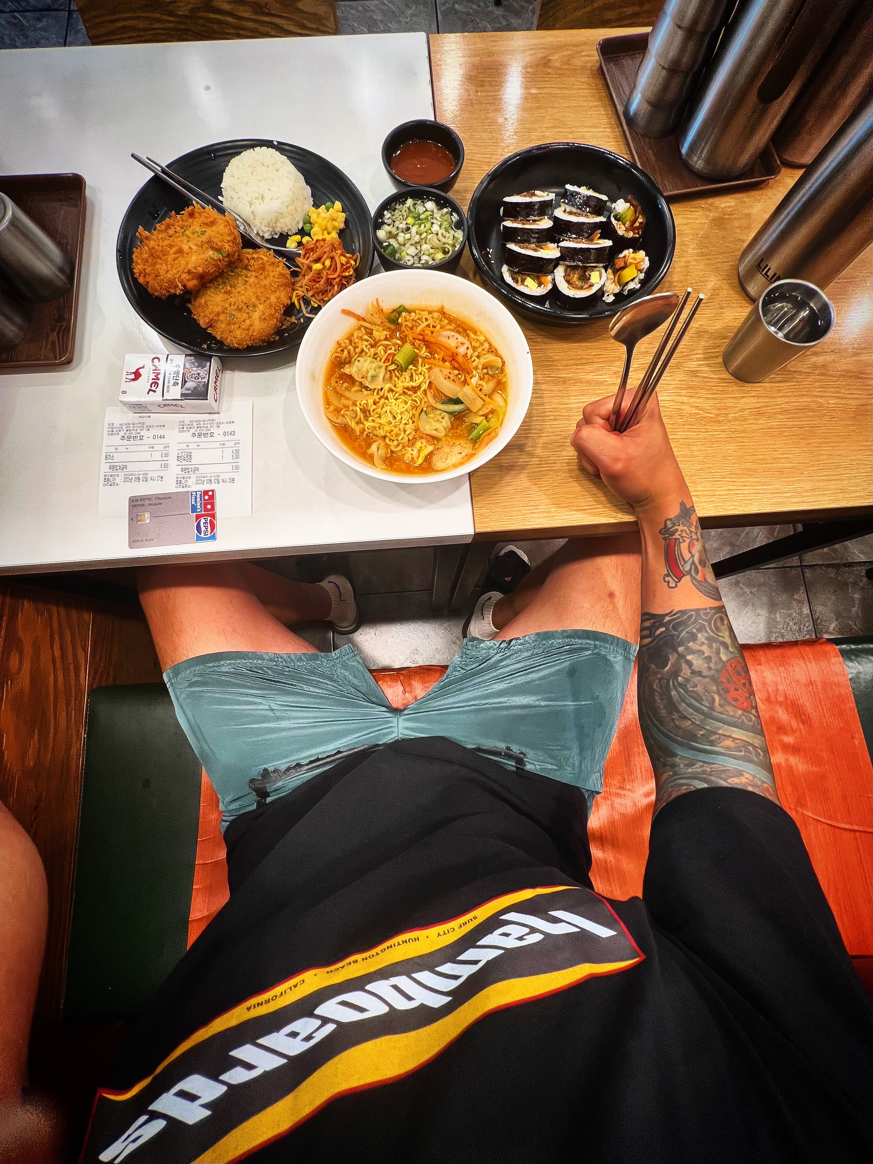 Supreme Pigment Canvas S Logo 6-Panel Black - 23SS, Supreme Reverse Patchwork Sweatshorts Black - 22SS 착용 스타일 - 3