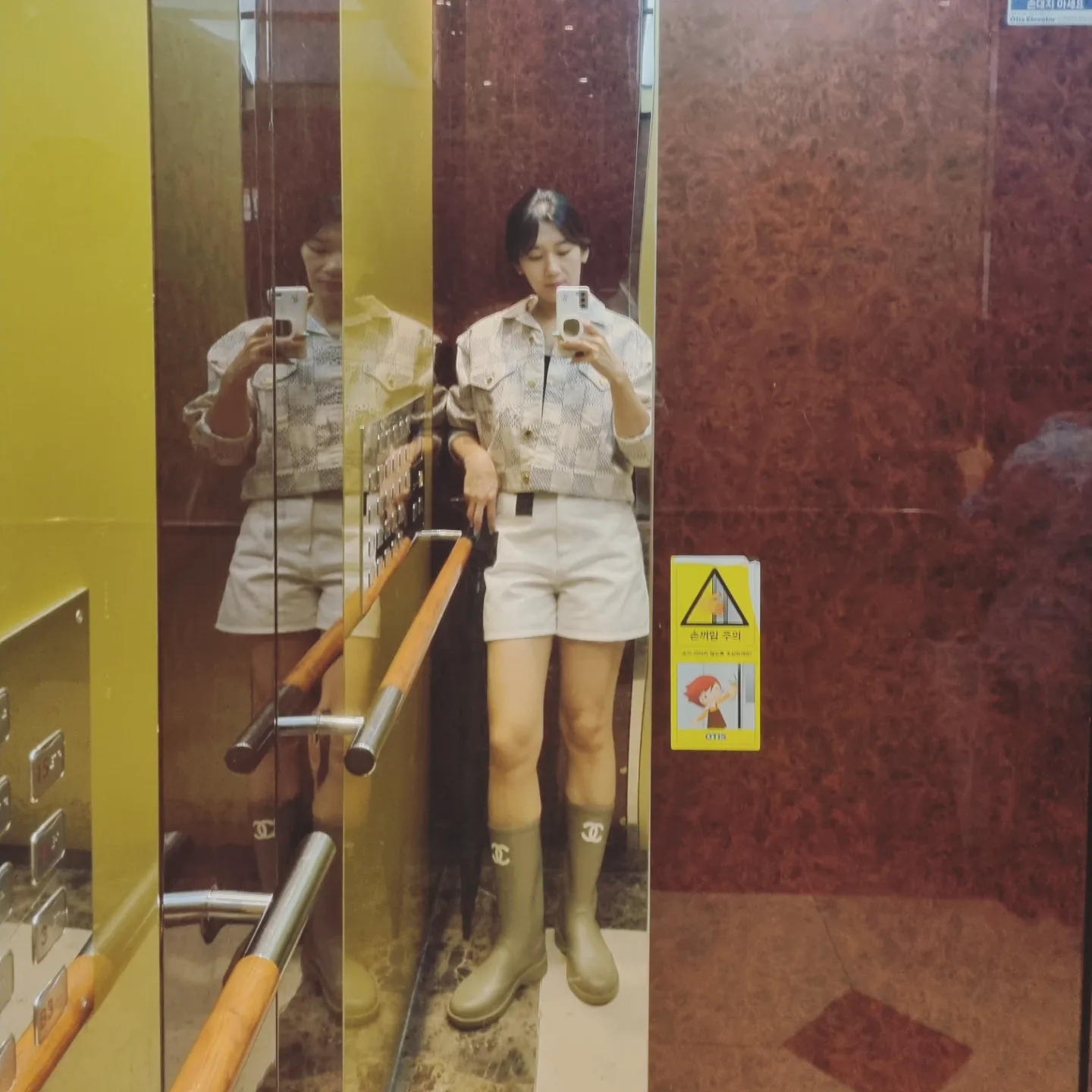 (W) Chanel High Boots Caoutchouc & Dark Beige 착용 스타일