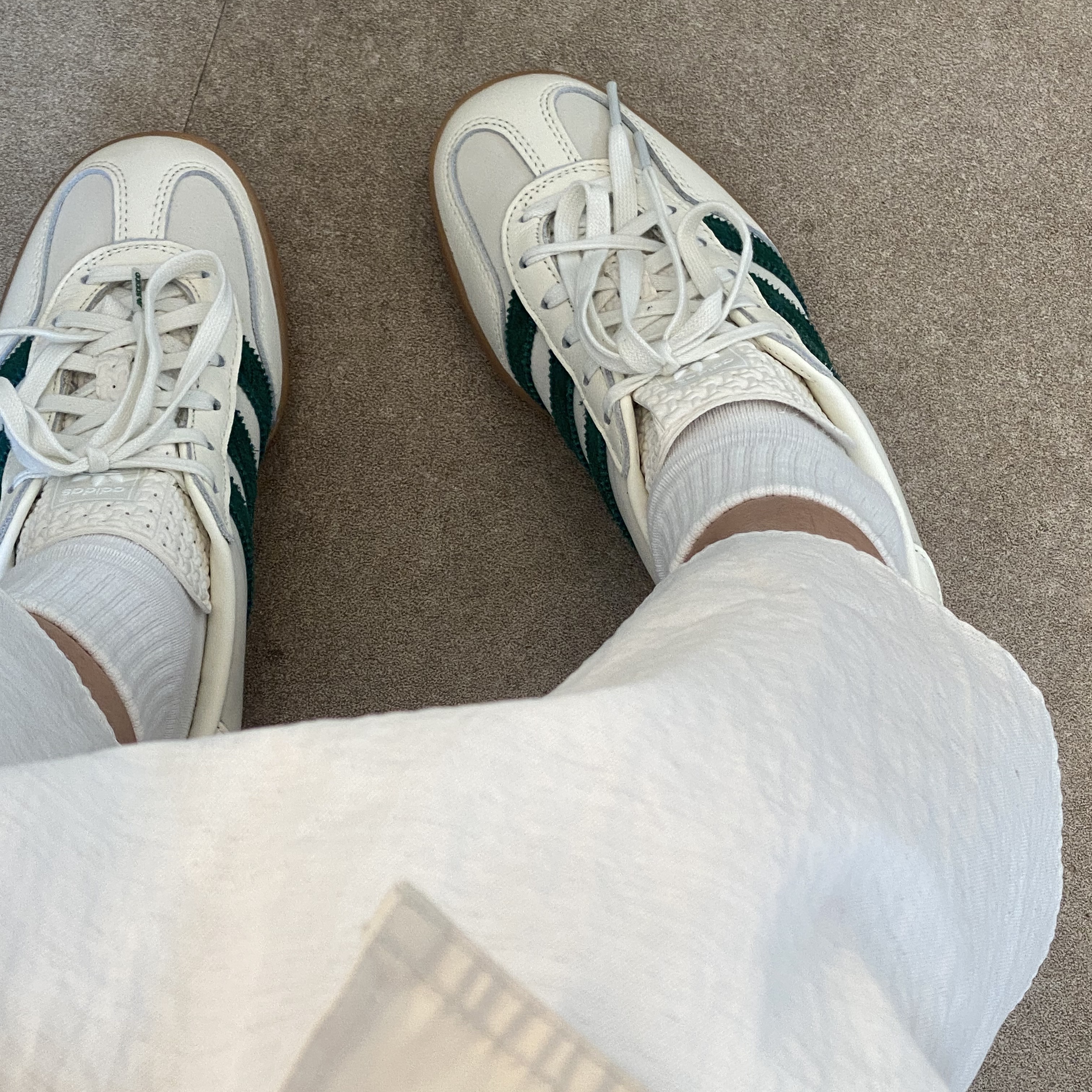 Adidas x Emmi Gazelle Indoor Off White Dark Green 착용 스타일 - 2