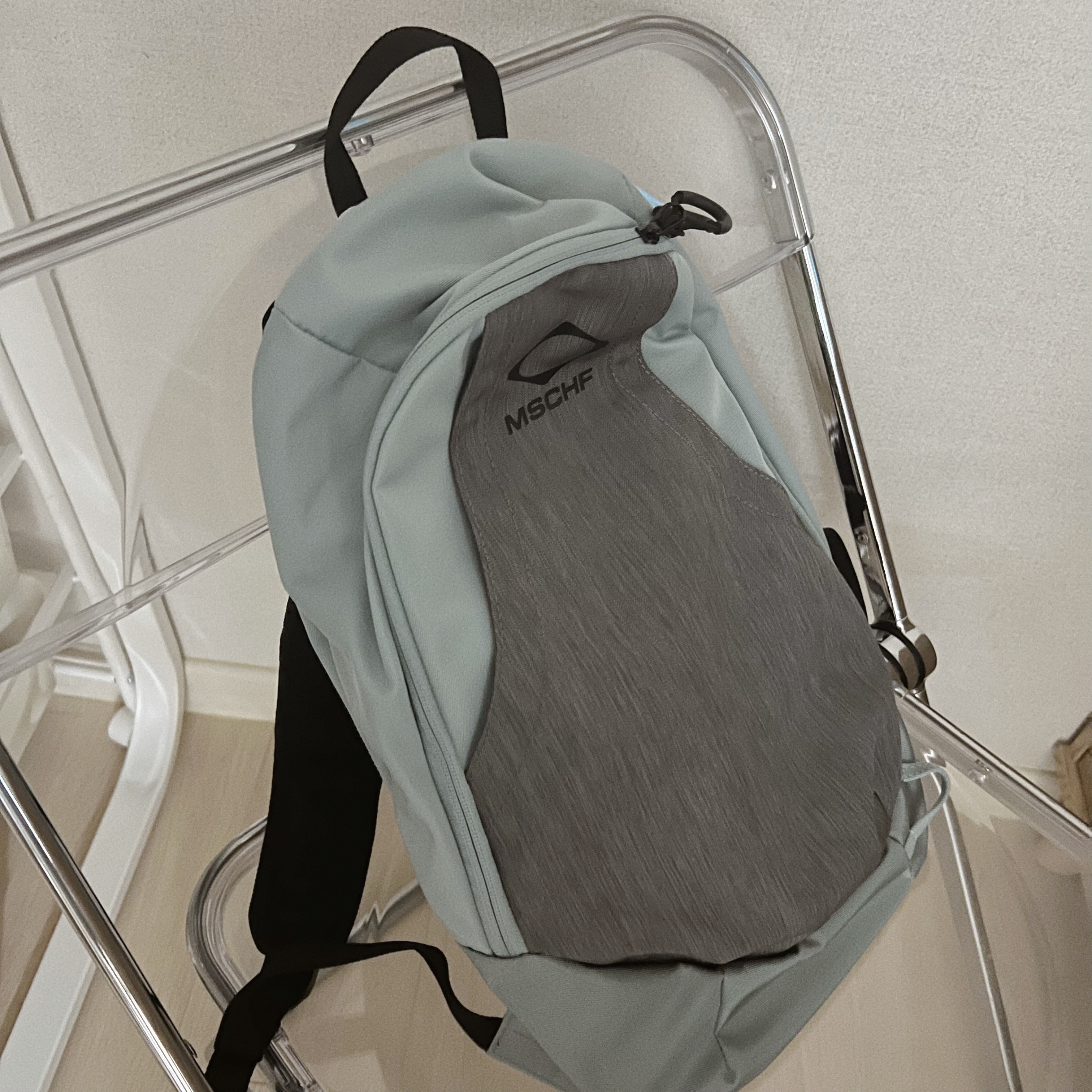 Mischief Rhombus Backpack Blue 착용 스타일