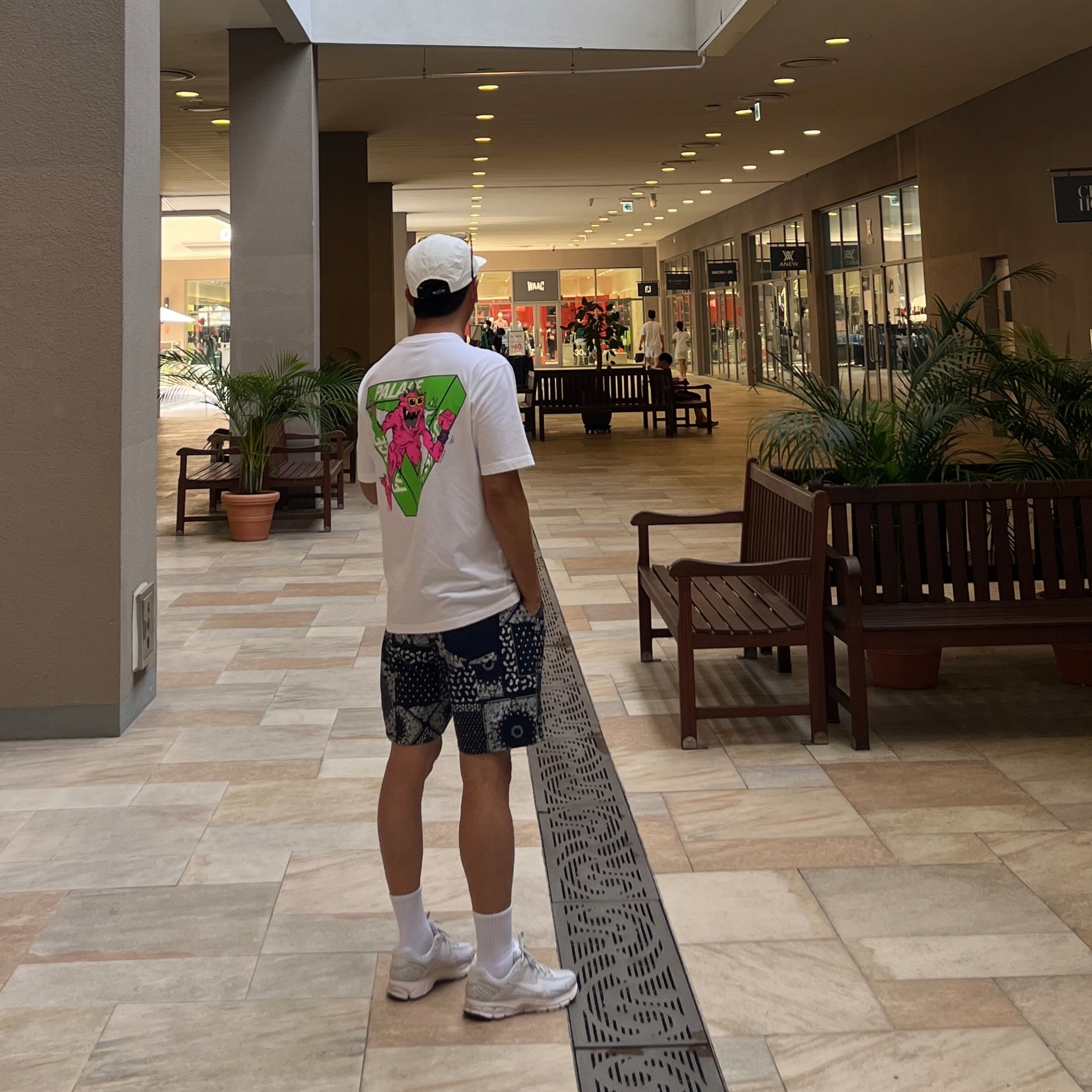 Nike Zoom Vomero 5 SP Vast Grey 2023, Palace M-Zone Mutant Ripper T-Shirt White - 21SS 착용 스타일