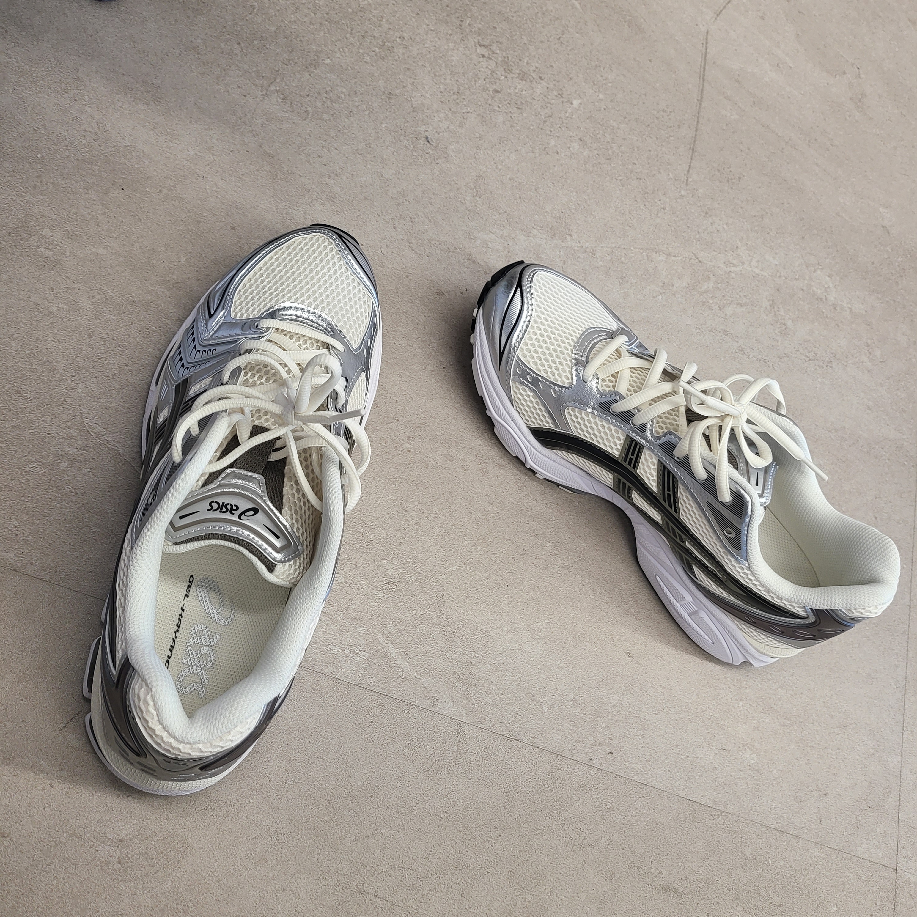 Asics Gel-Kayano 14 Cream Black 착용 스타일