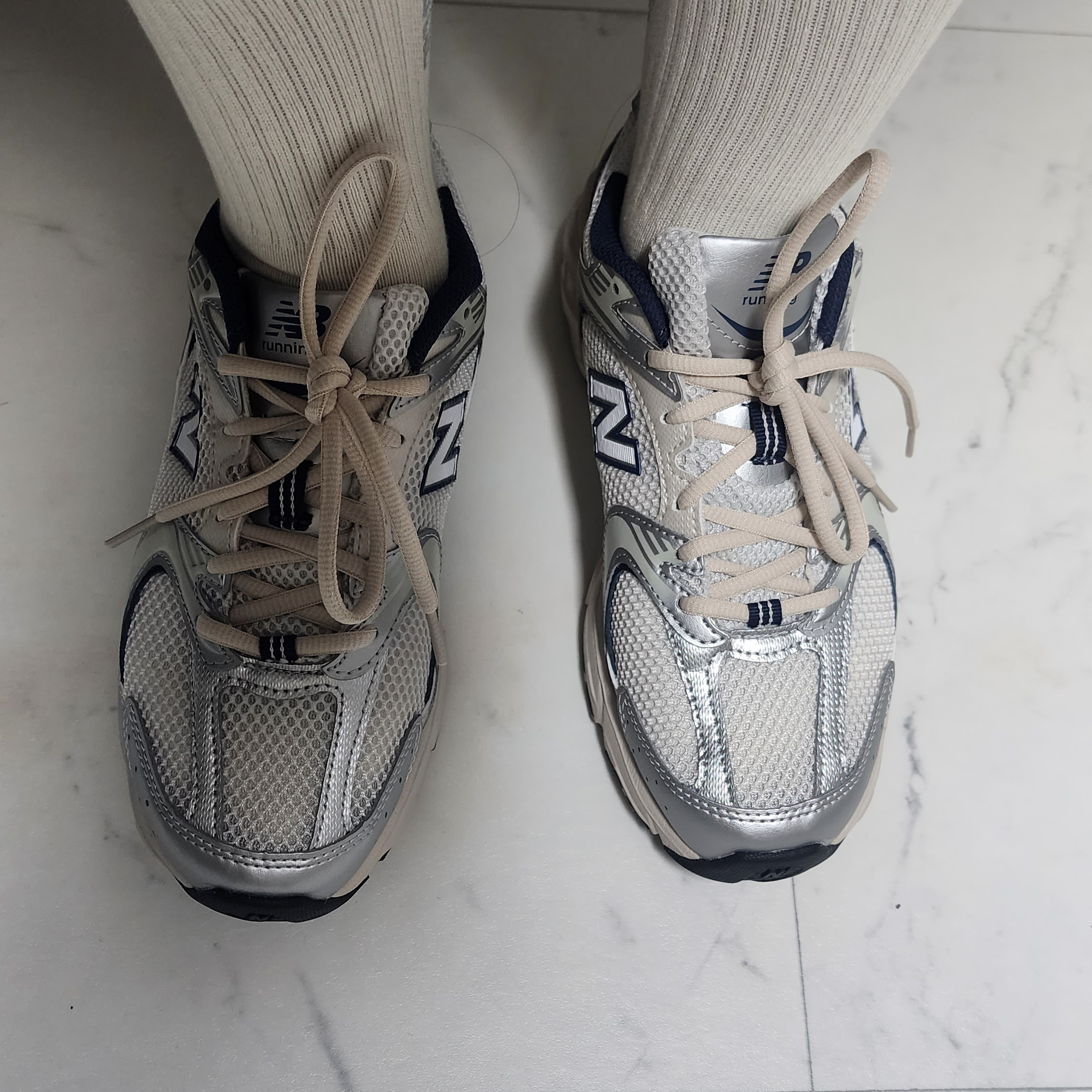 New Balance 530 Steel Grey 착용 스타일
