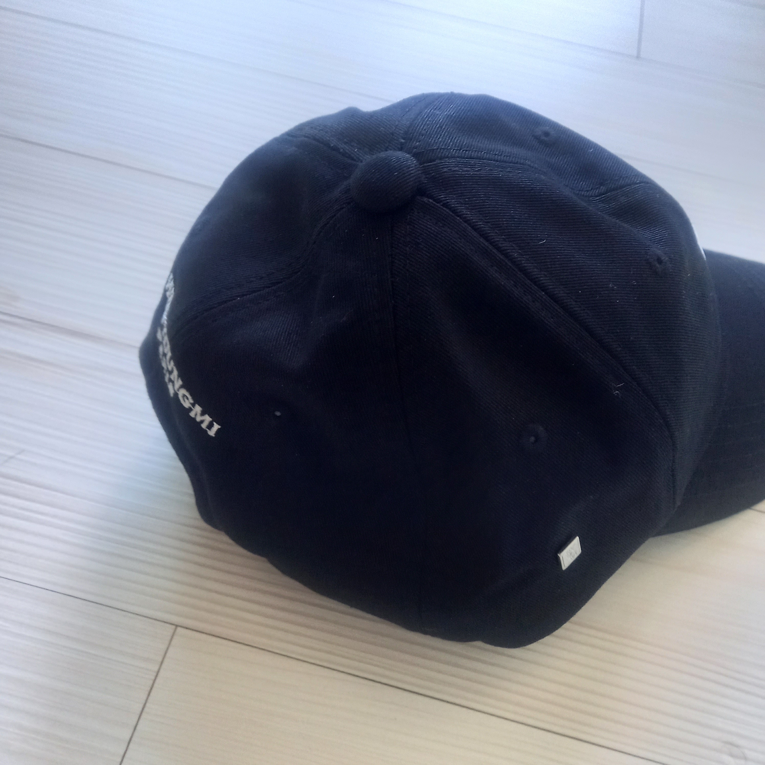 Wooyoungmi Logo Ball Cap Black 착용 스타일 - 3
