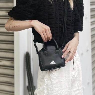Adidas PU Kettle Bag Black White 착용 스타일