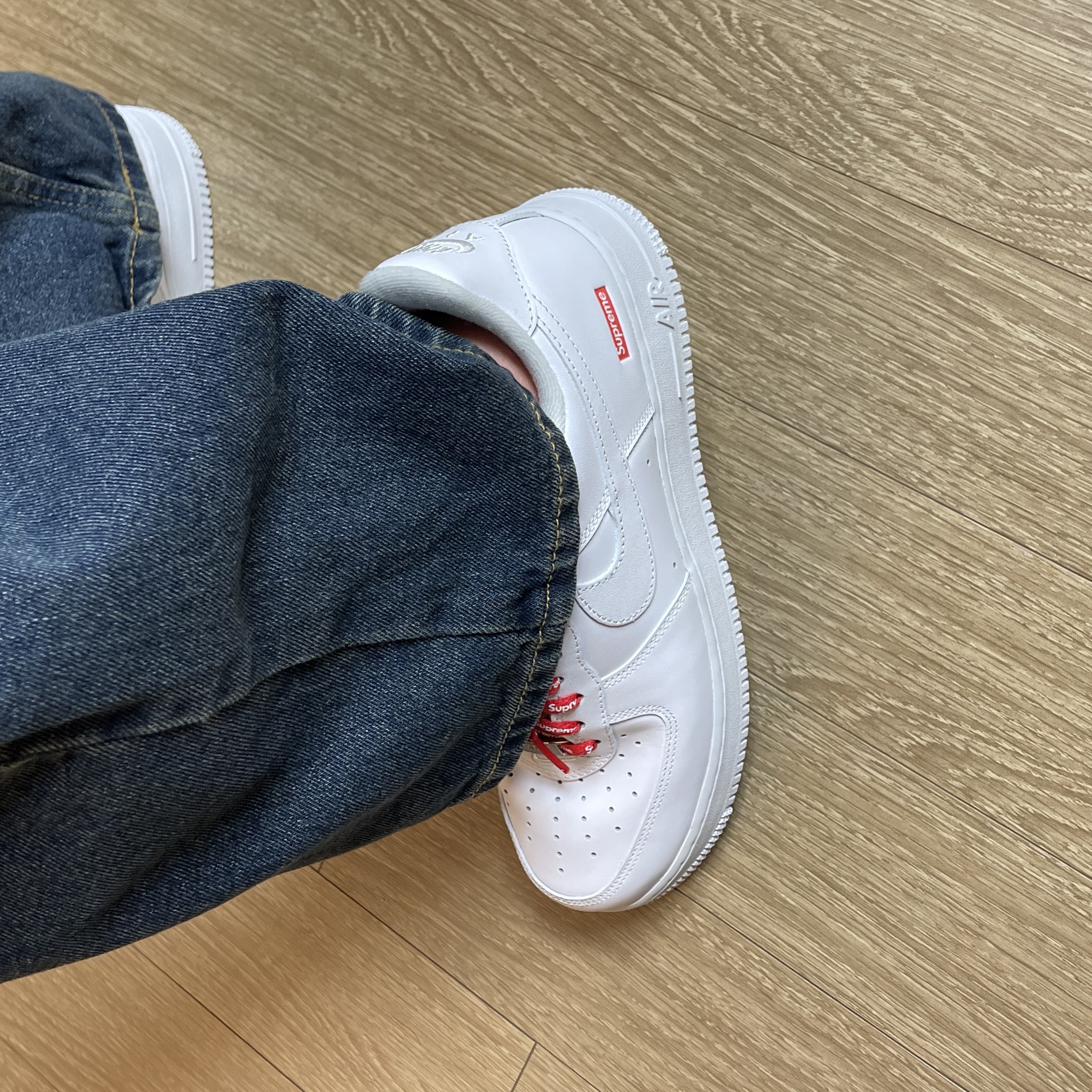 Nike x Supreme Air Force 1 Low White, Supreme Ebbets S Logo Fitted 6-Panel Black - 23SS 착용 스타일 - 2