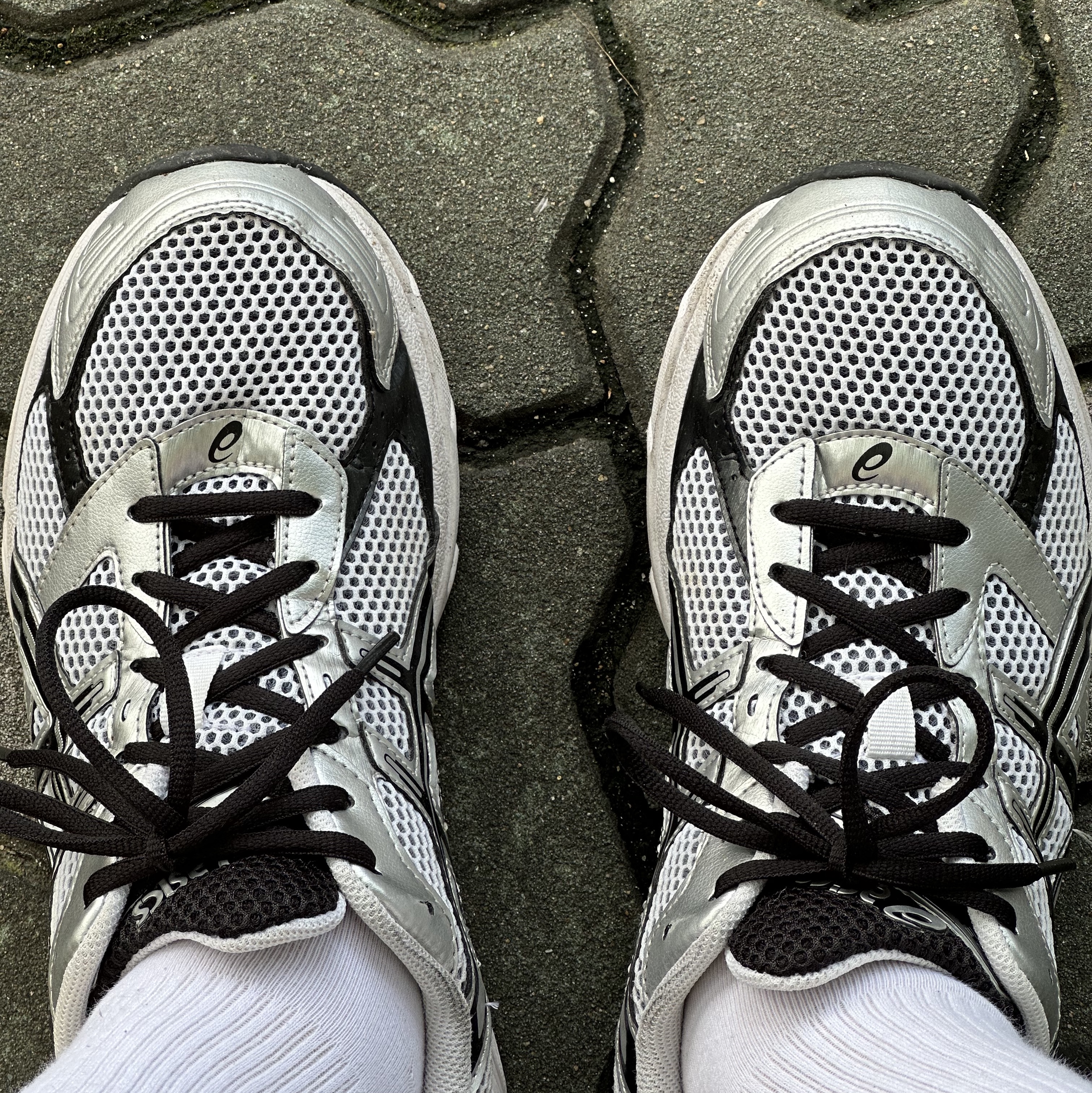 Asics Gel-1130 White Black 착용 스타일