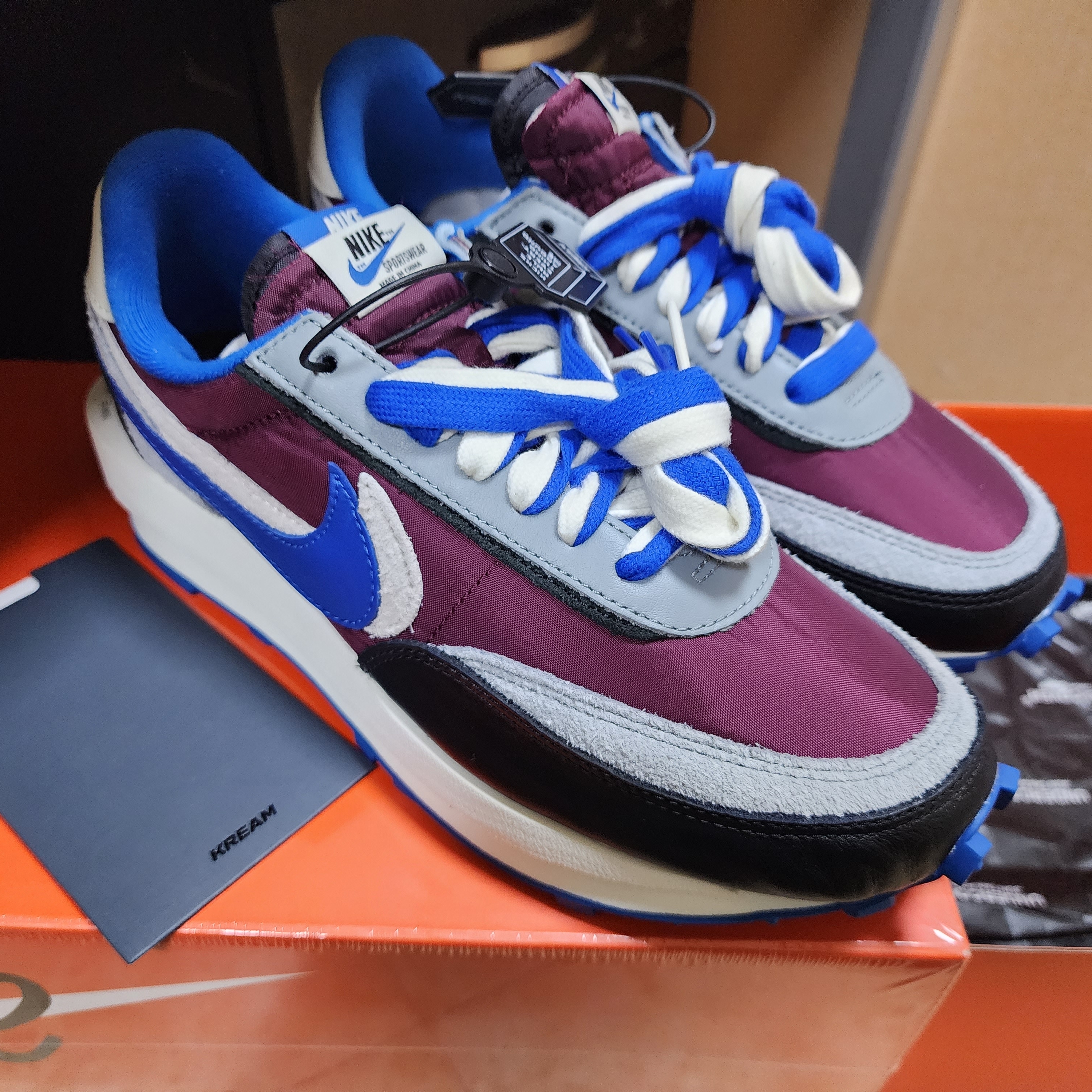 Nike x Sacai x Undercover LDWaffle Night Maroon Team Royal 착용 스타일