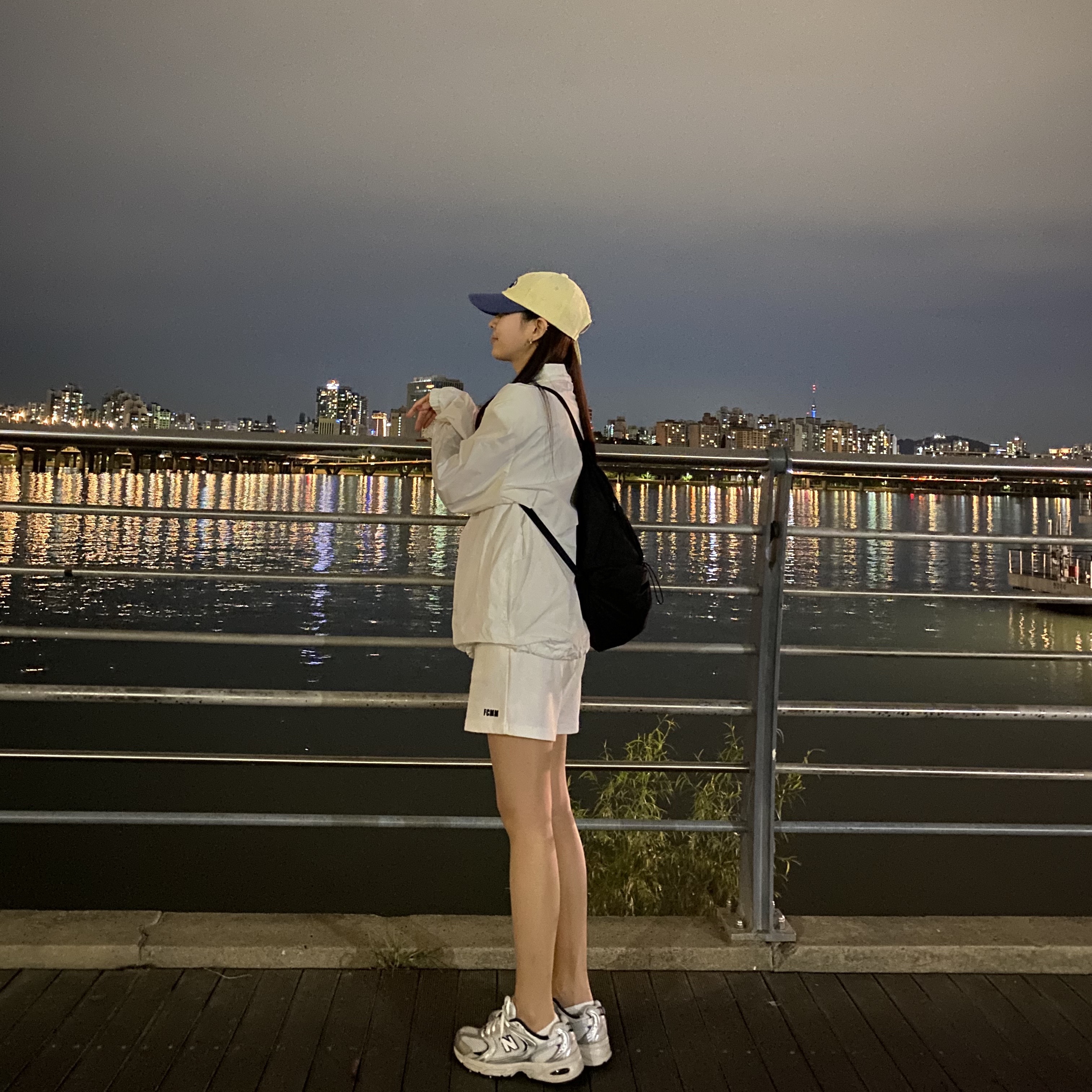 New Balance 530 Steel Grey 착용 스타일 - 1