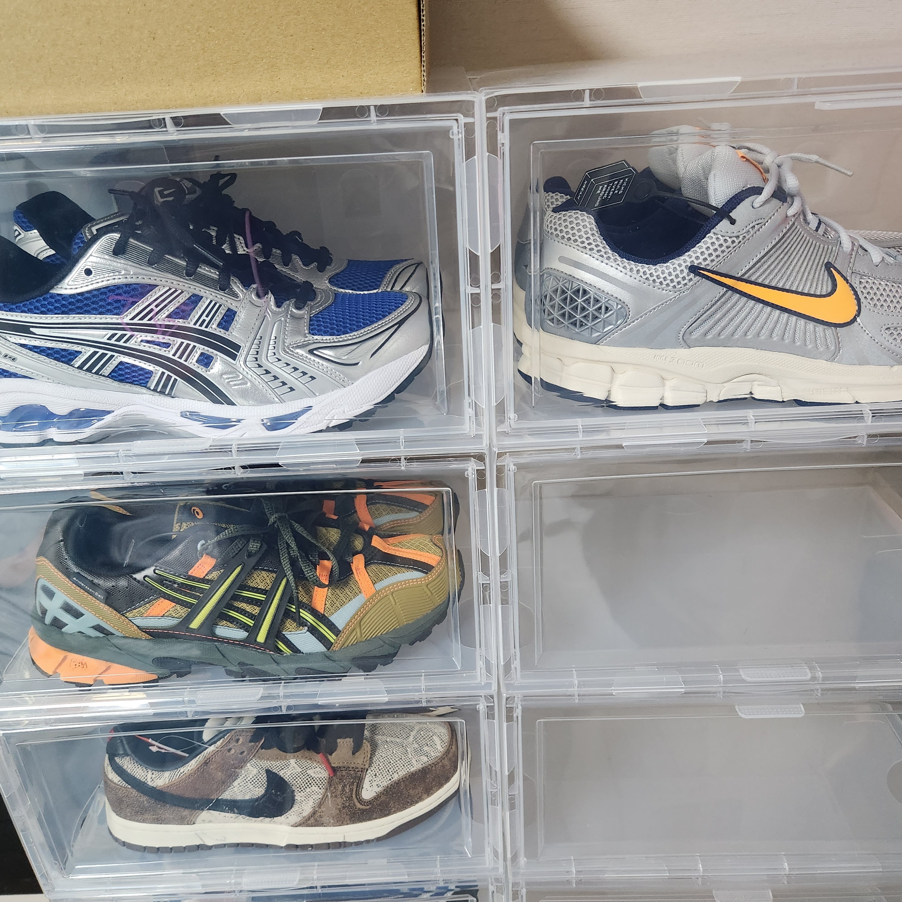 Nike Zoom Vomero 5 Pure Platinum and Laser Orange 착용 스타일