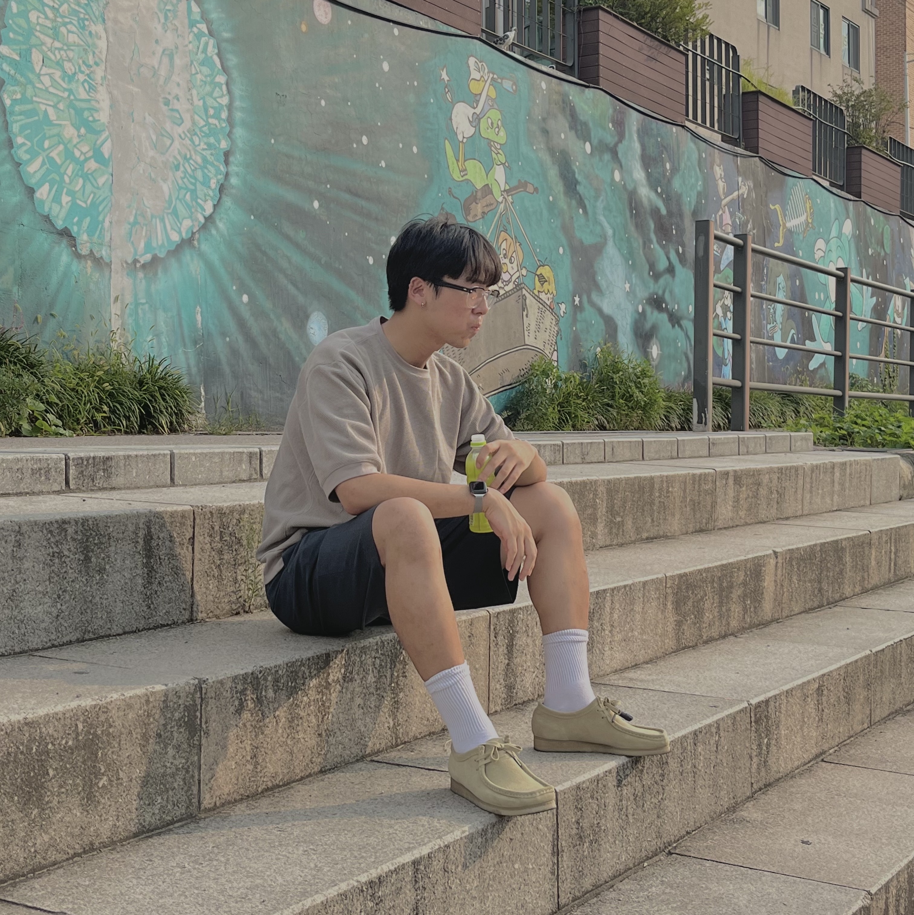 Clarks Wallabee Maple Suede 착용 스타일 - 2