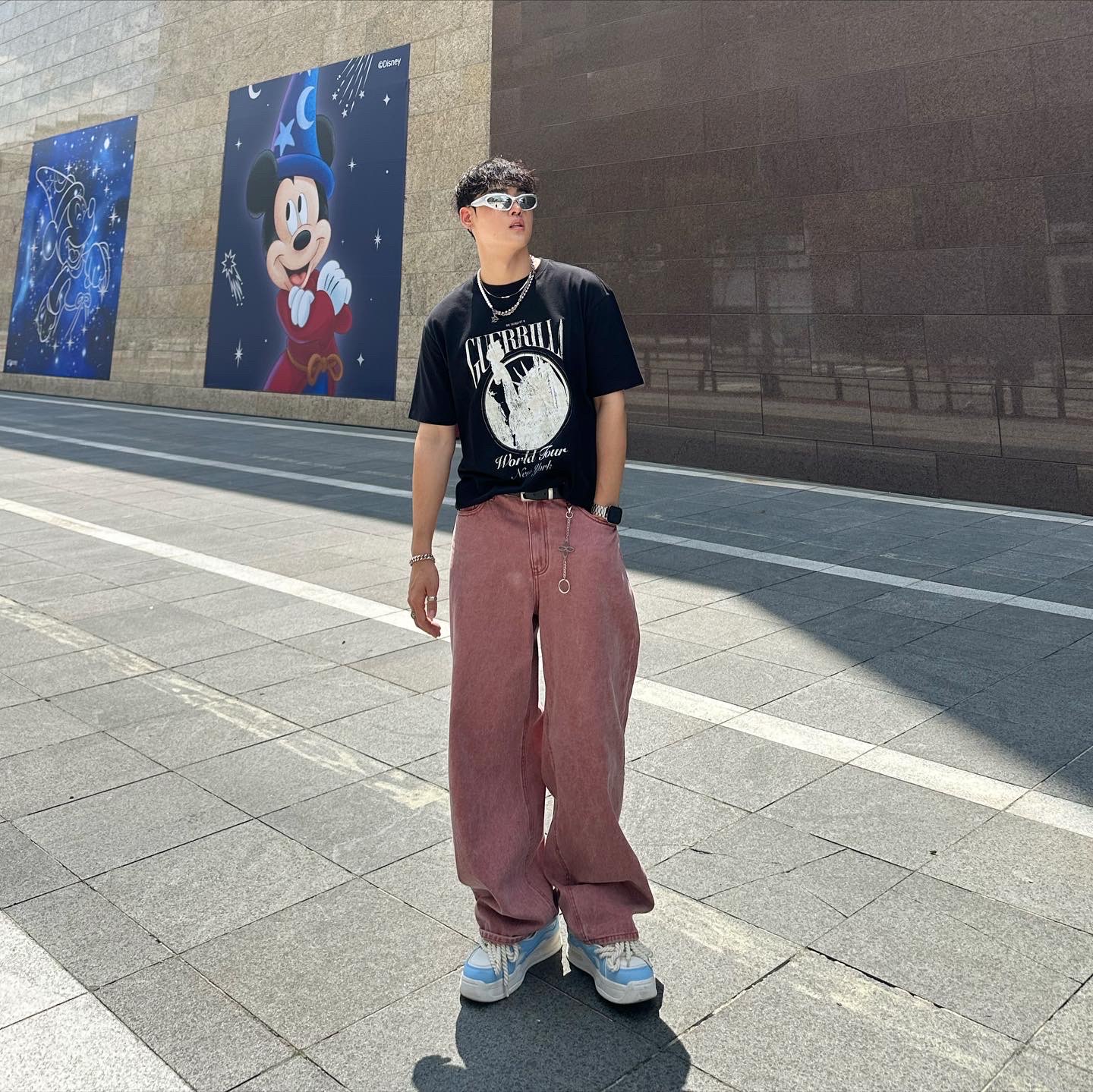 Balenciaga Swift Oval Sunglasses Silver 착용 스타일 - 1