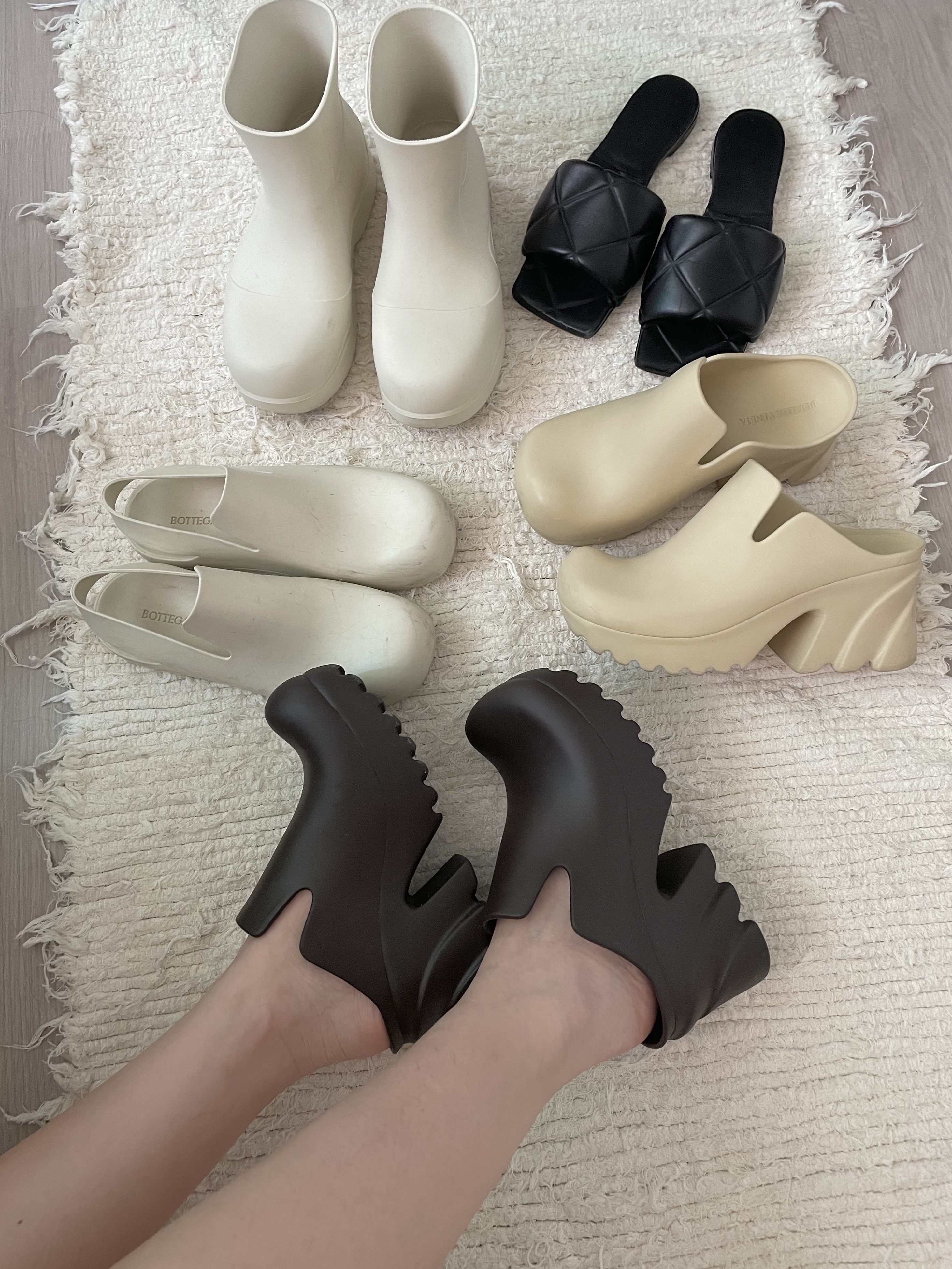 (W) Bottega Veneta Rubber Flash Pumps Fondant, Bottega Veneta Puddle Ankle Boots Sea Salt 착용 스타일