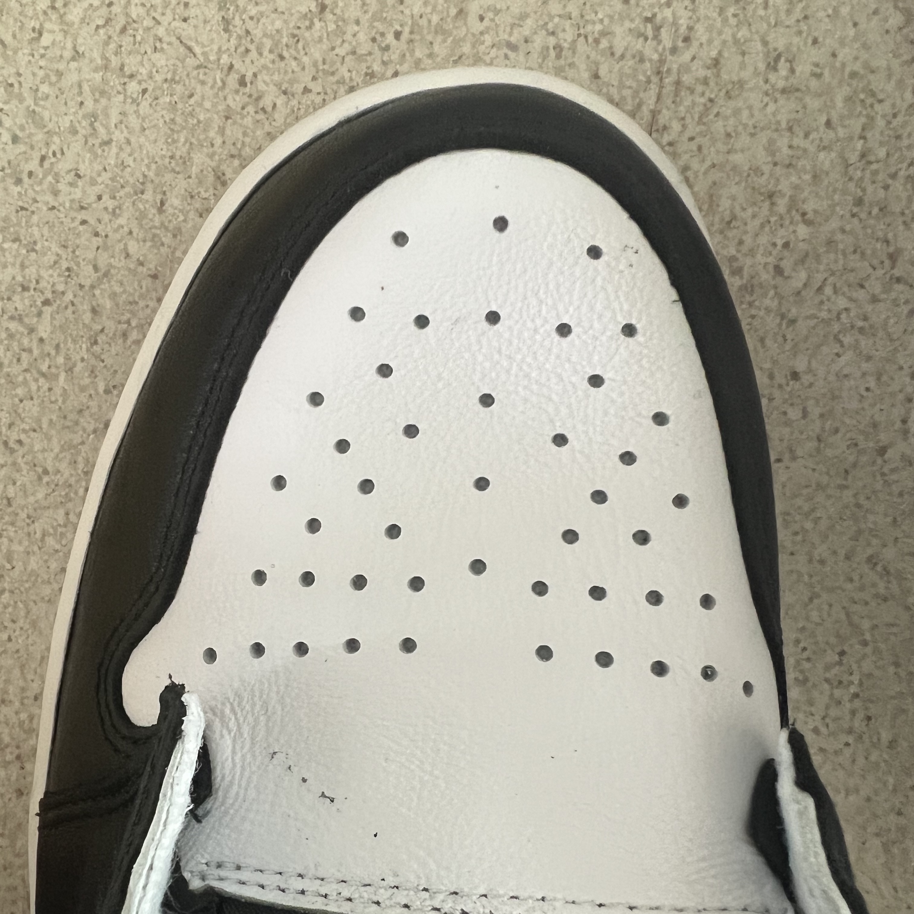 Jordan 1 Retro Low OG Black Toe 착용 스타일 - 3