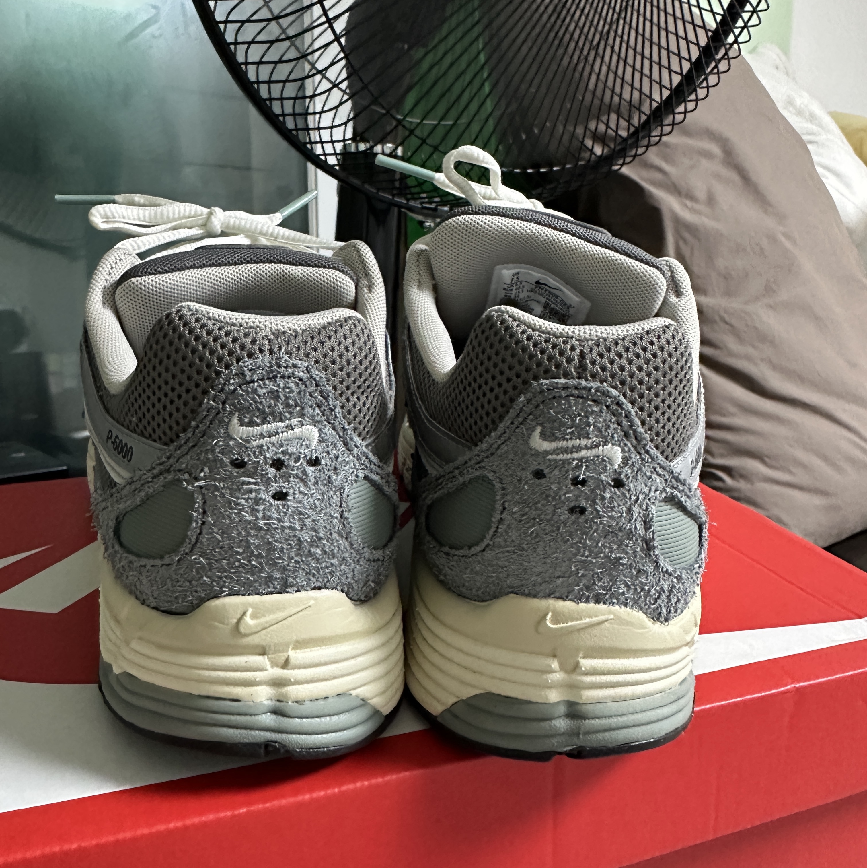 Nike P-6000 Flat Pewter Light Iron Ore 착용 스타일 - 2