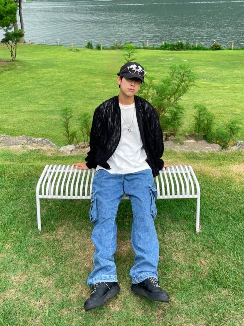 Darkr8m Studio White Logo Cap, Nike x Supreme Air Force 1 Low Black 착용 스타일 - 2