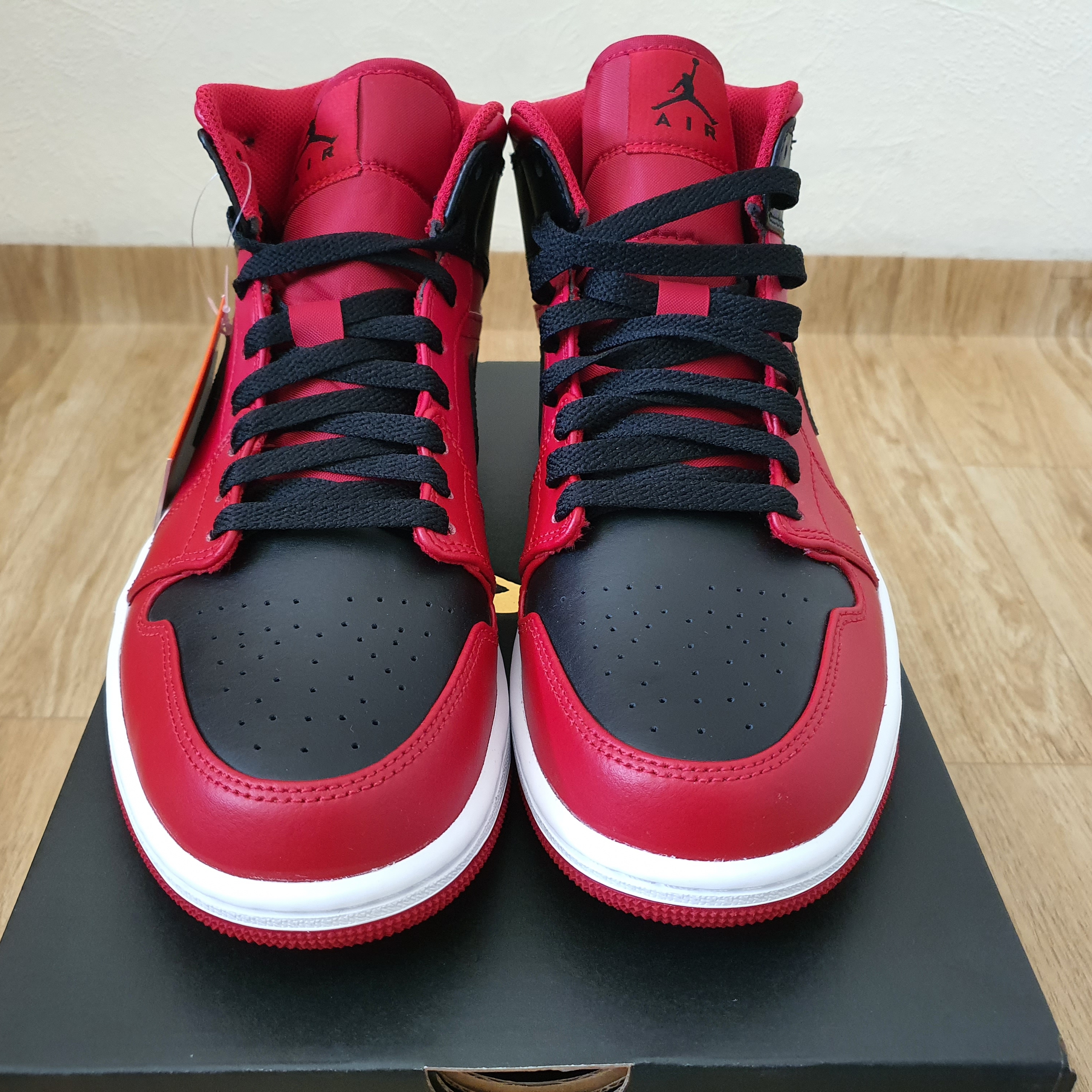 Jordan 1 Mid Reverse Bred 착용 스타일 - 3