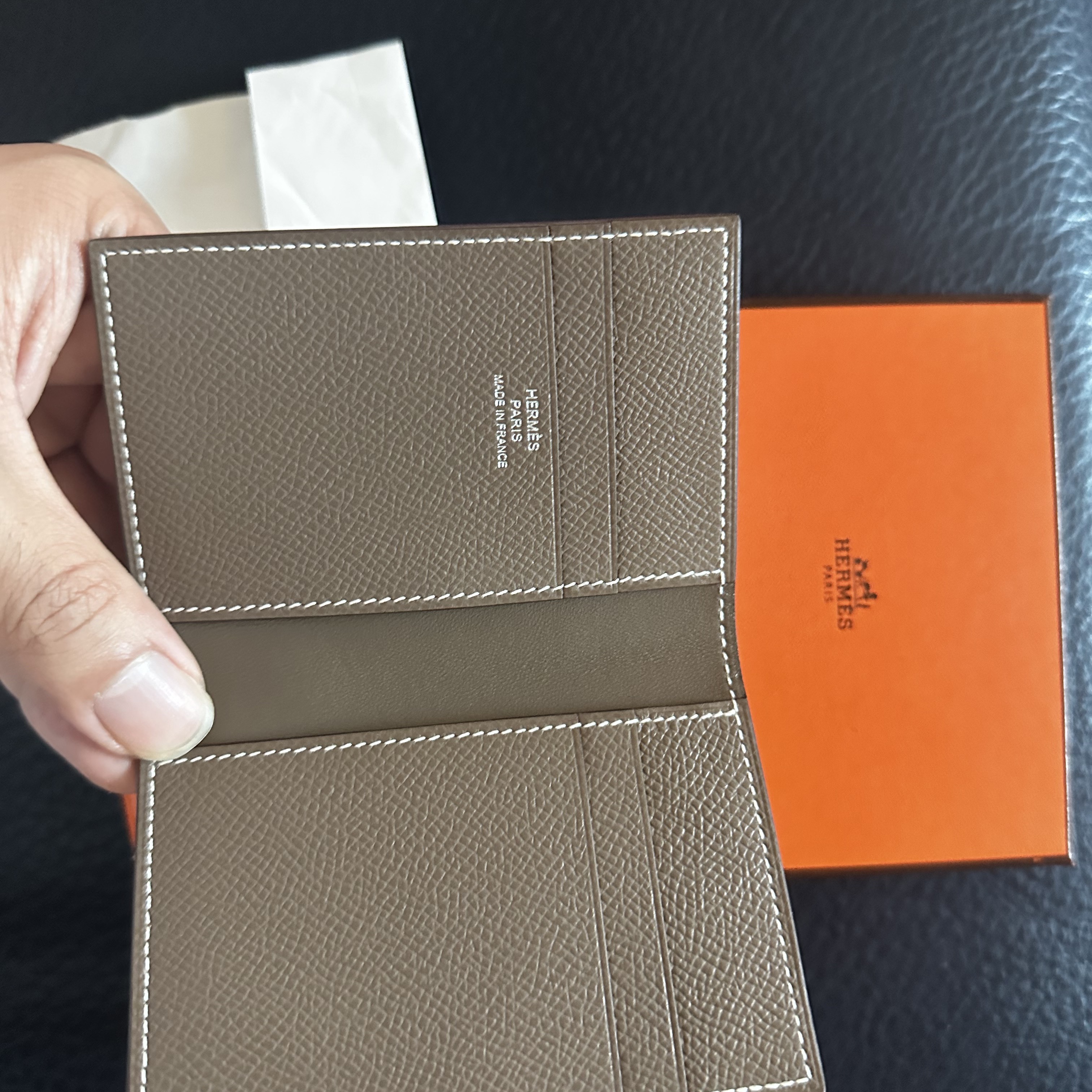 Hermes MC² Euclide Card Holder Epsom & Etoupe 착용 스타일 - 1