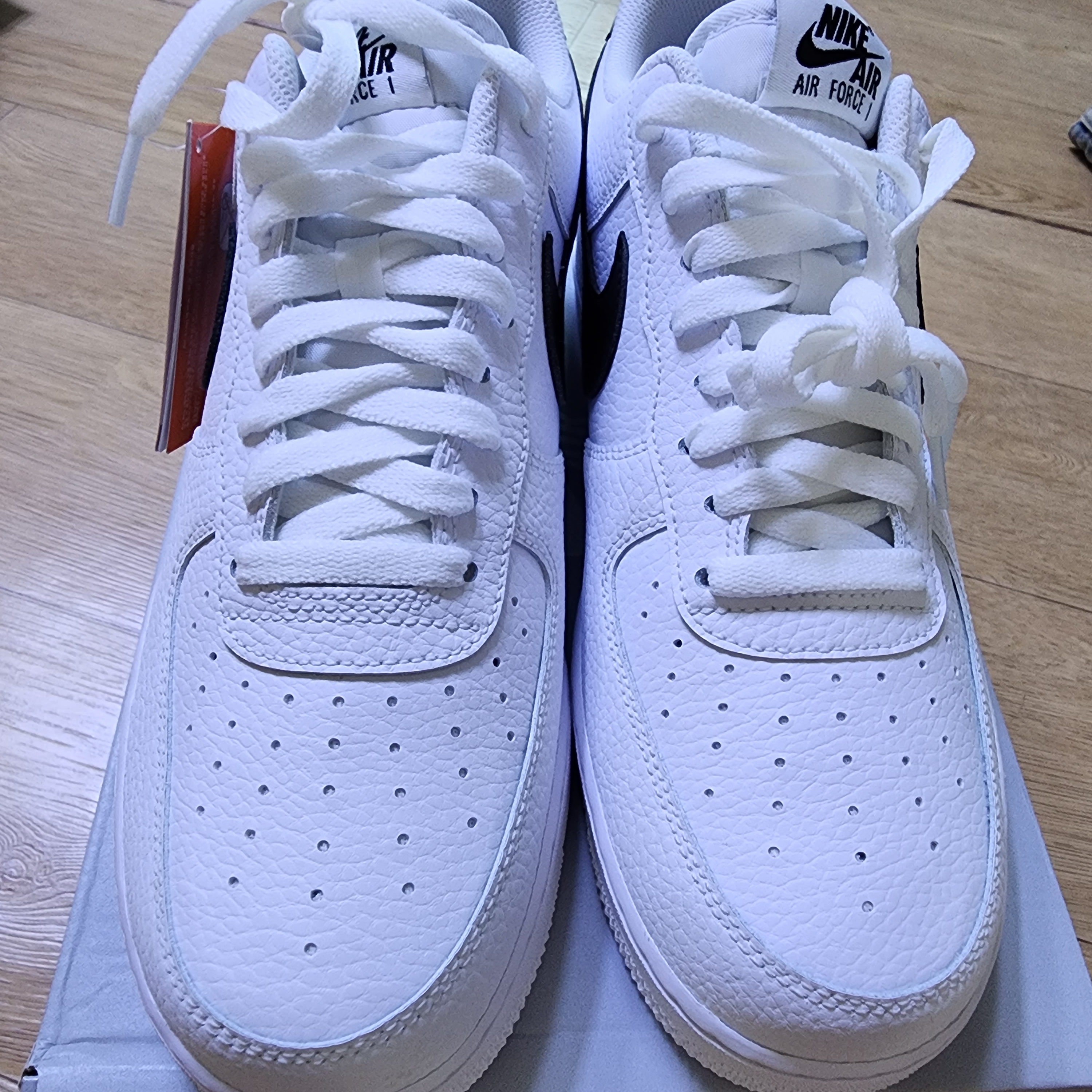Nike Air Force 1 '07 White Black 착용 스타일 - 2