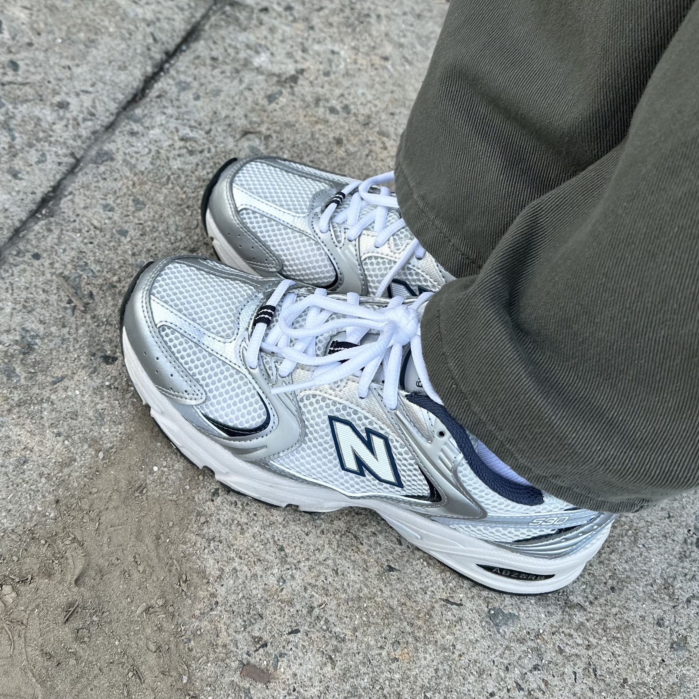 New Balance 530 Steel Grey 착용 스타일