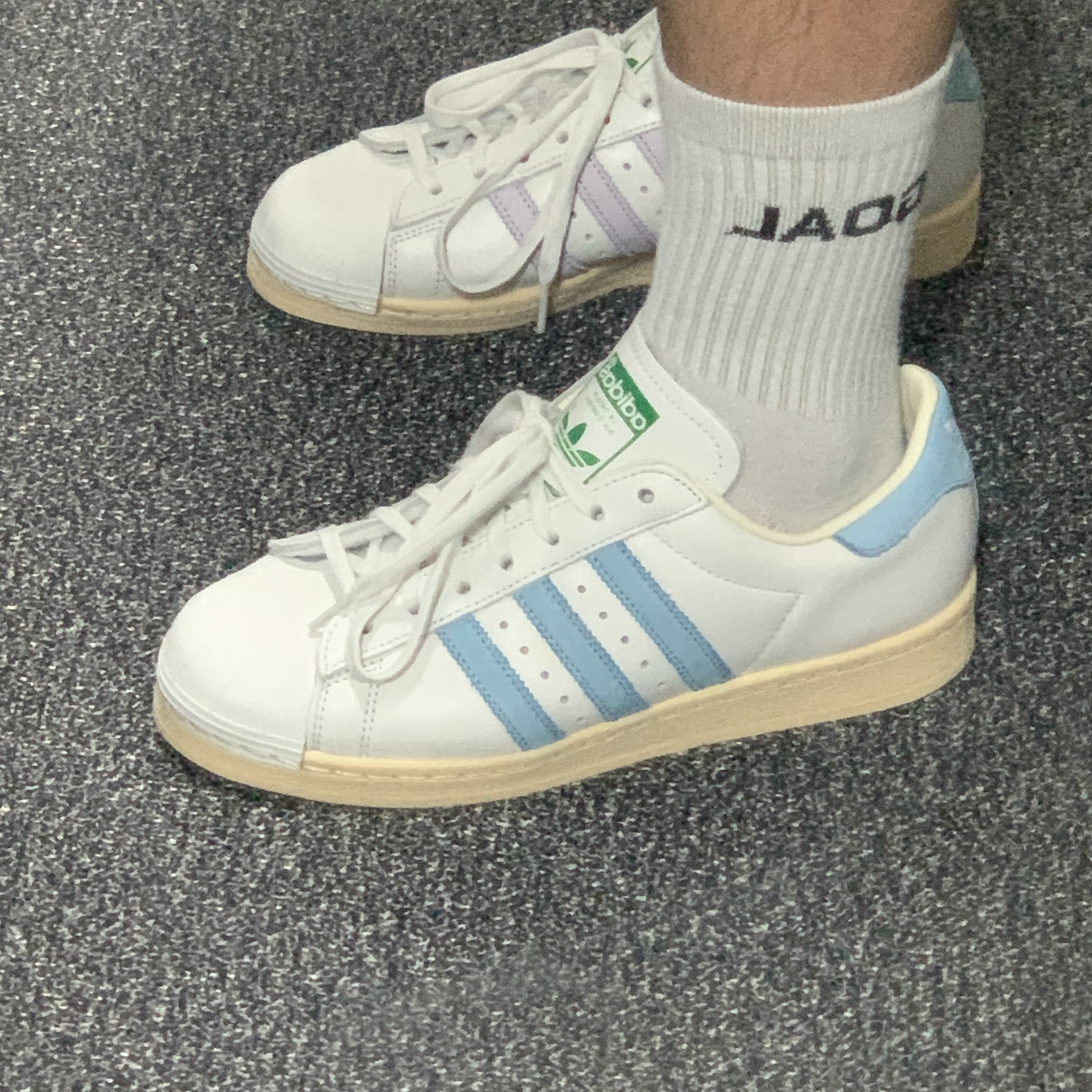 Adidas Superstar 82 Crystal White Clear Blue 착용 스타일 - 5
