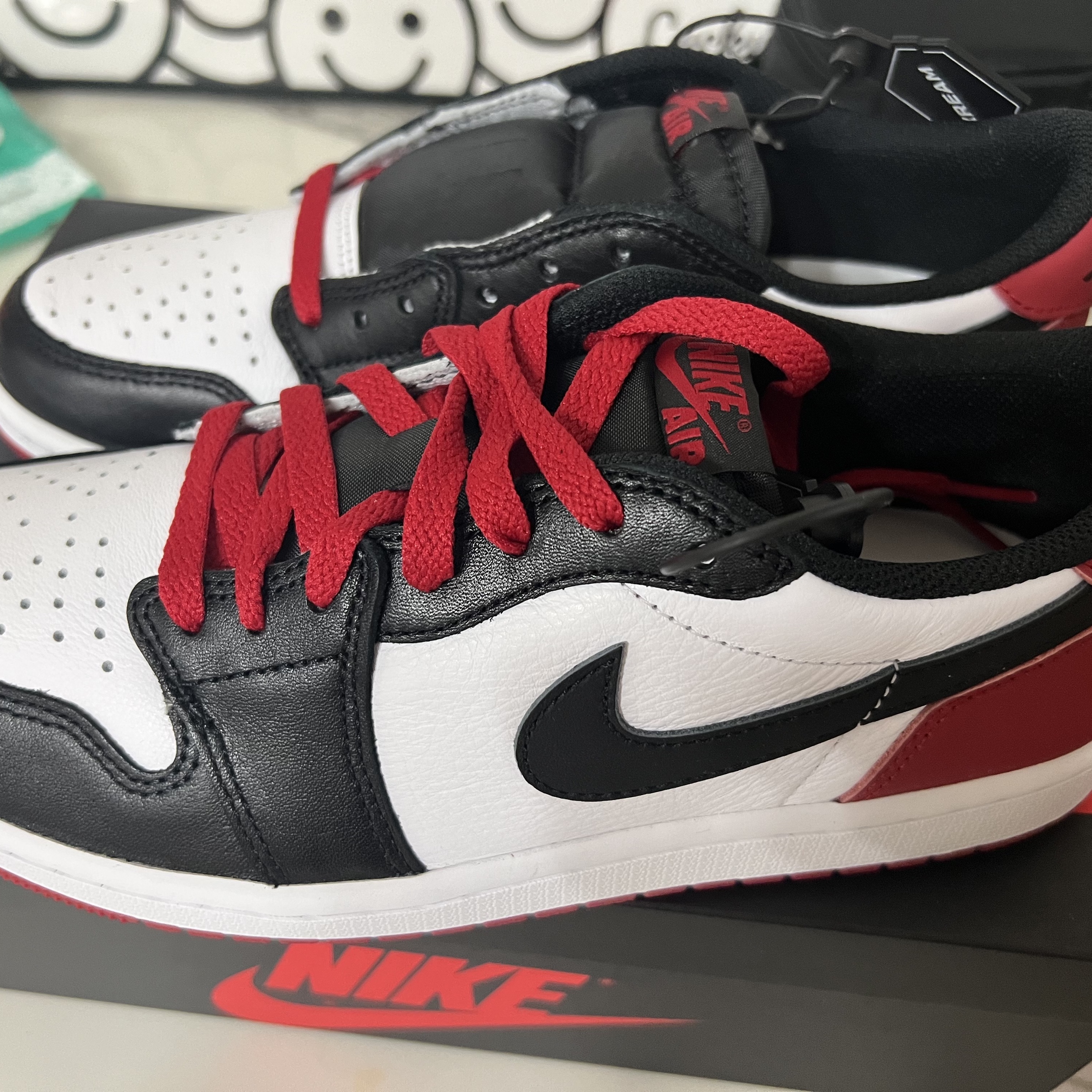 Jordan 1 Retro Low OG Black Toe 착용 스타일 - 3