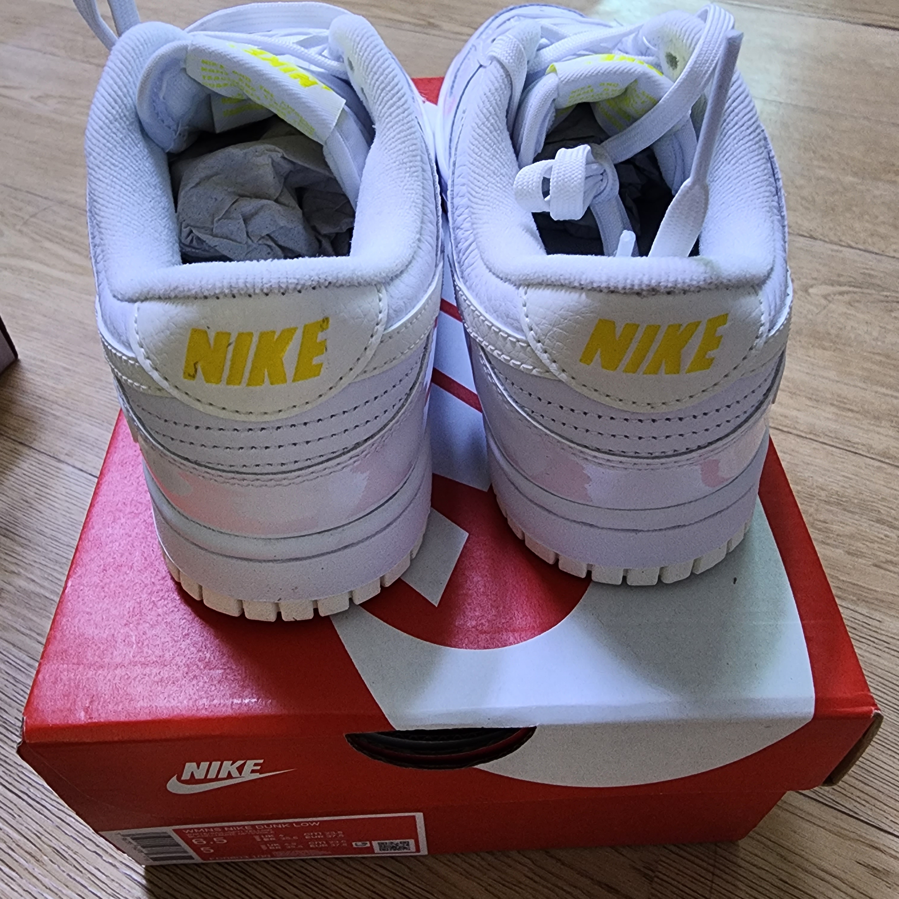 (W) Nike Dunk Low Valentine's Day White Optic Yellow 착용 스타일 - 4