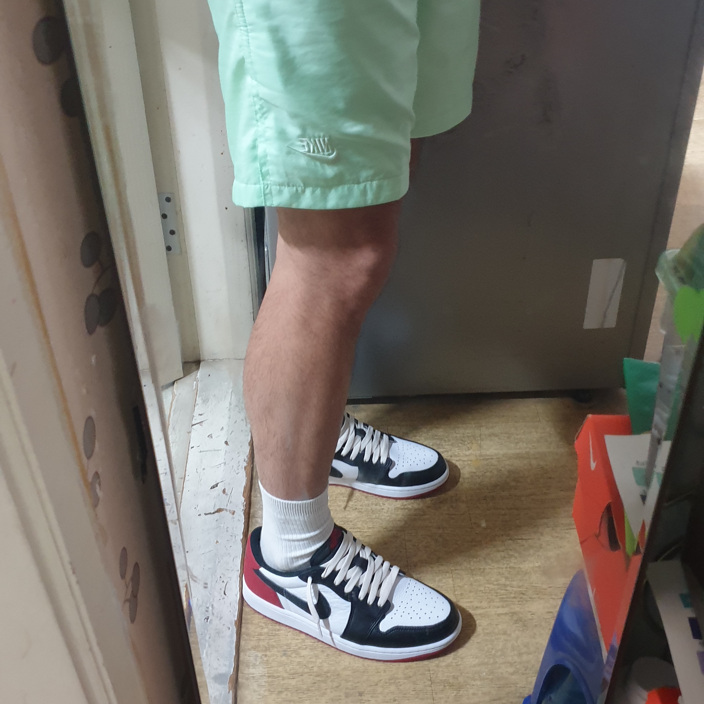 Jordan 1 Retro Low OG Black Toe 착용 스타일 - 3