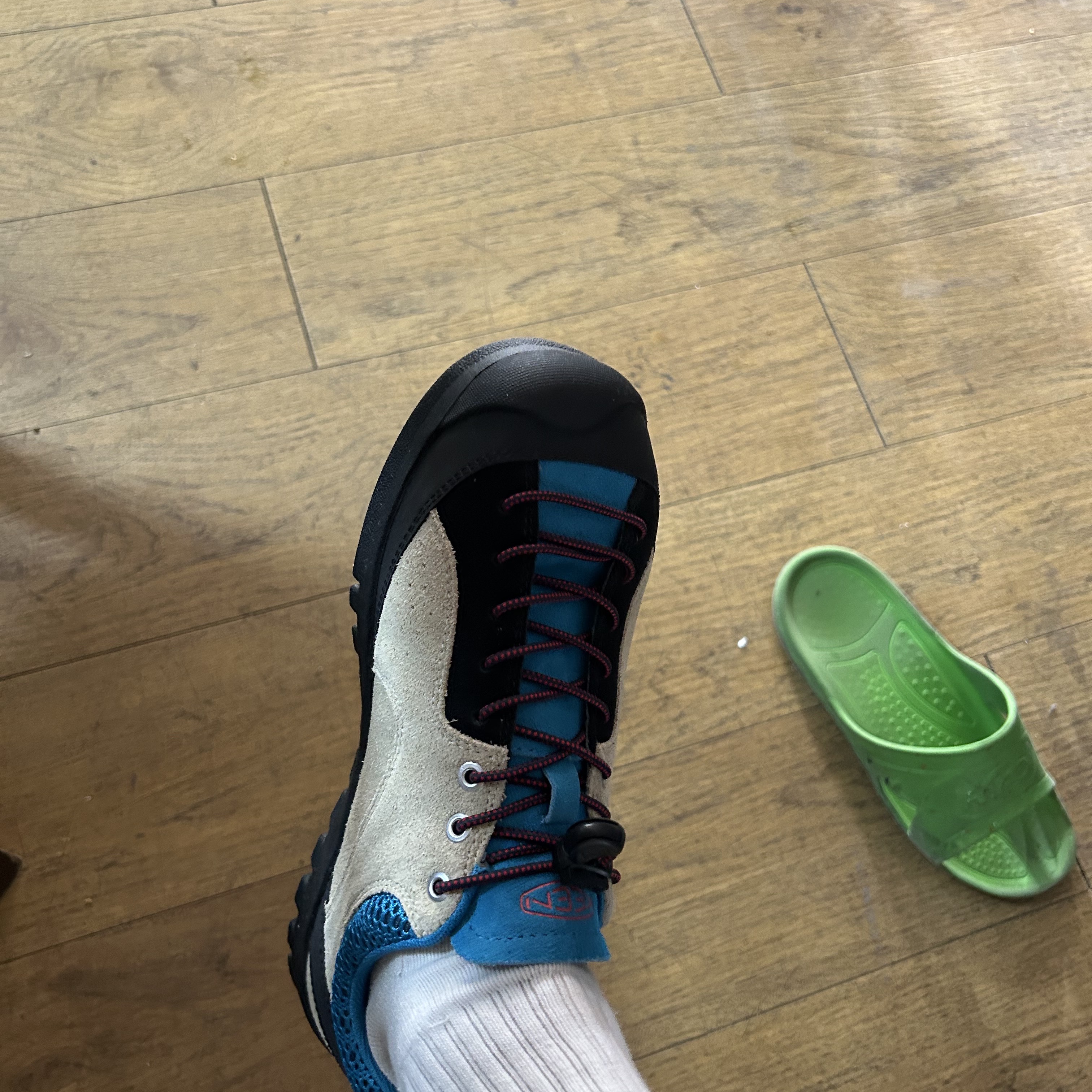 Keen Jasper Rocks SP Sneakers Beige 착용 스타일 - 2