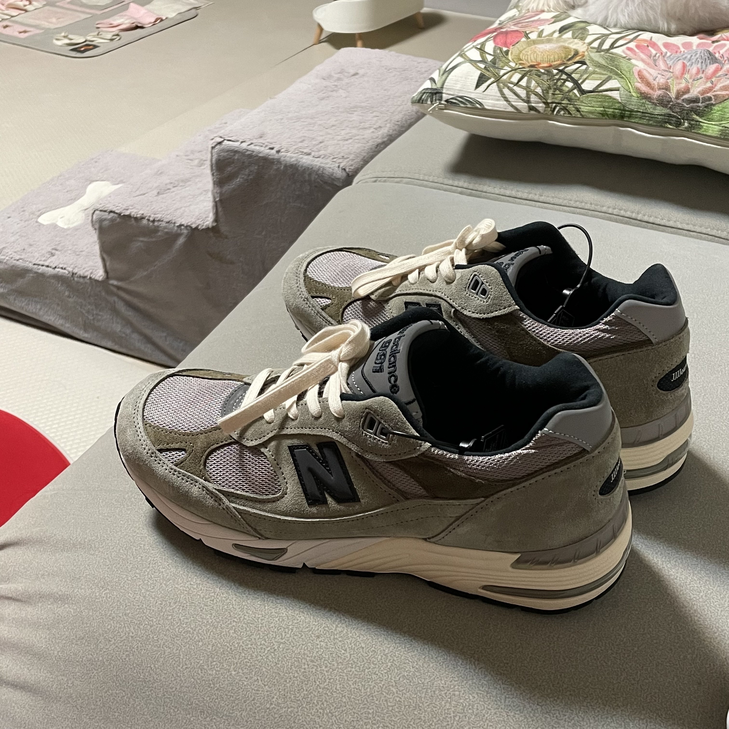New Balance x JJJJound 991 Made in UK Grey 착용 스타일