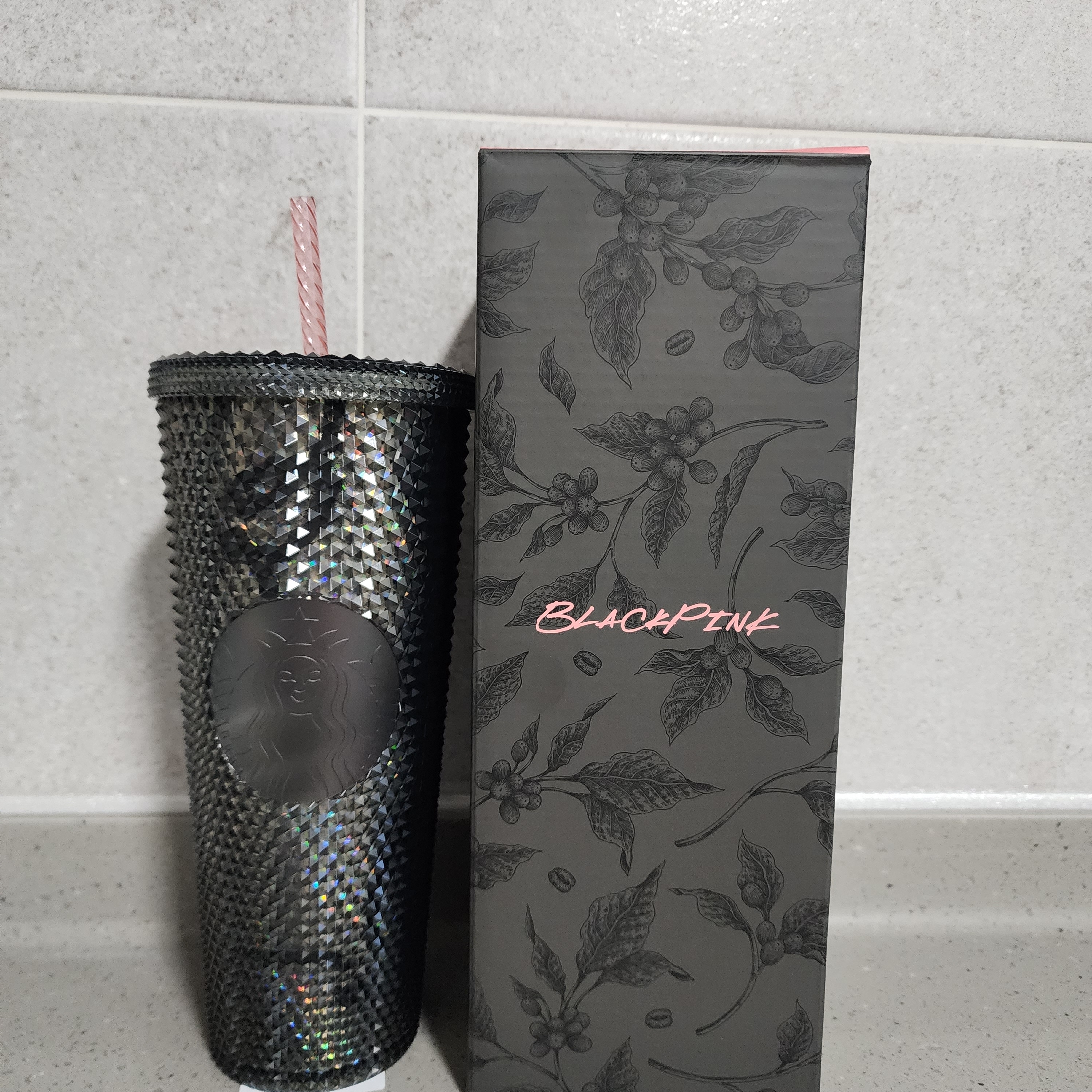 Starbucks x Blackpink Black Stud Cold Cup 710ml 착용 스타일