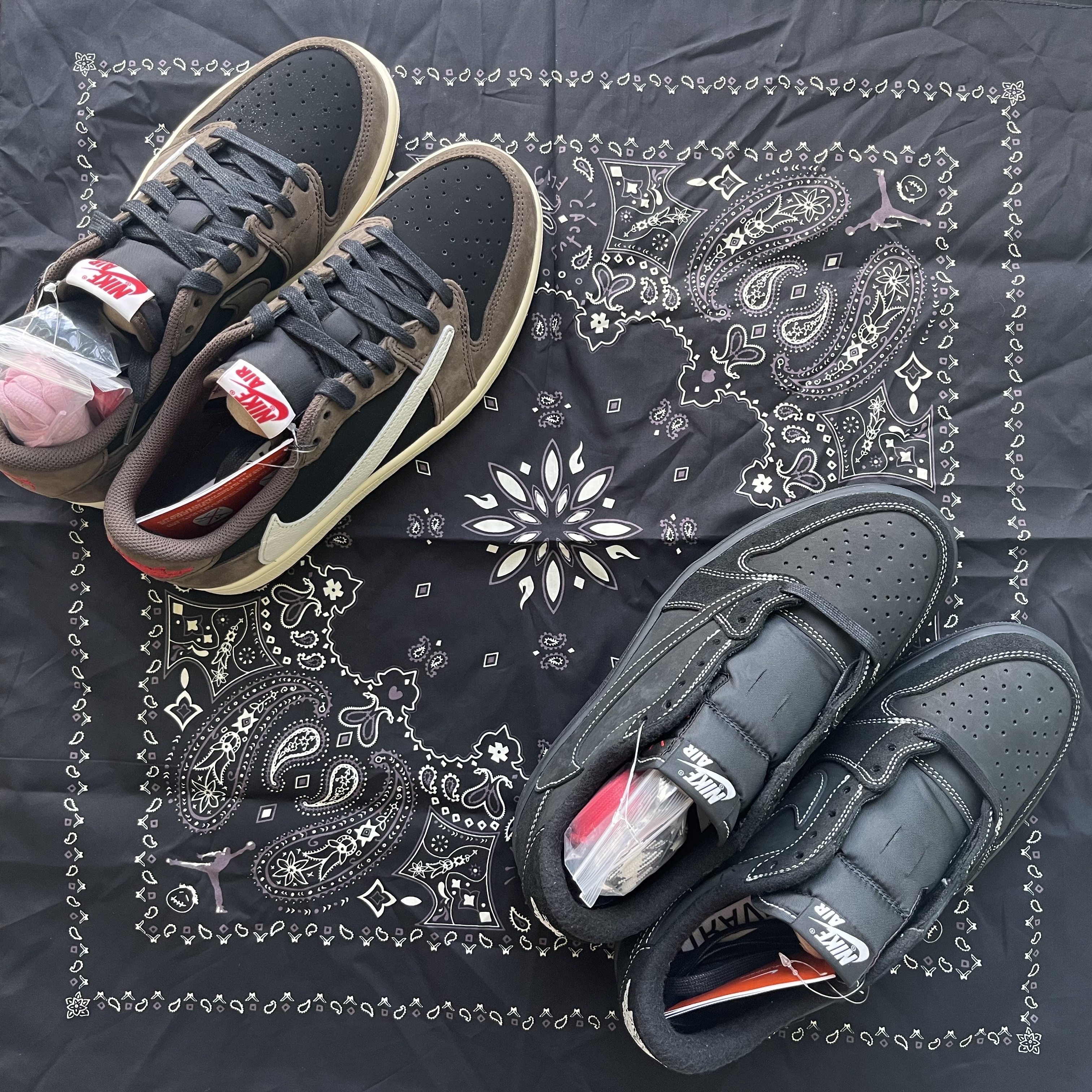 Jordan 1 x Travis Scott Retro Low OG SP Black Phantom, (PS) Jordan 1 x Travis Scott Retro Low OG SP Black Phantom 착용 스타일 - 1