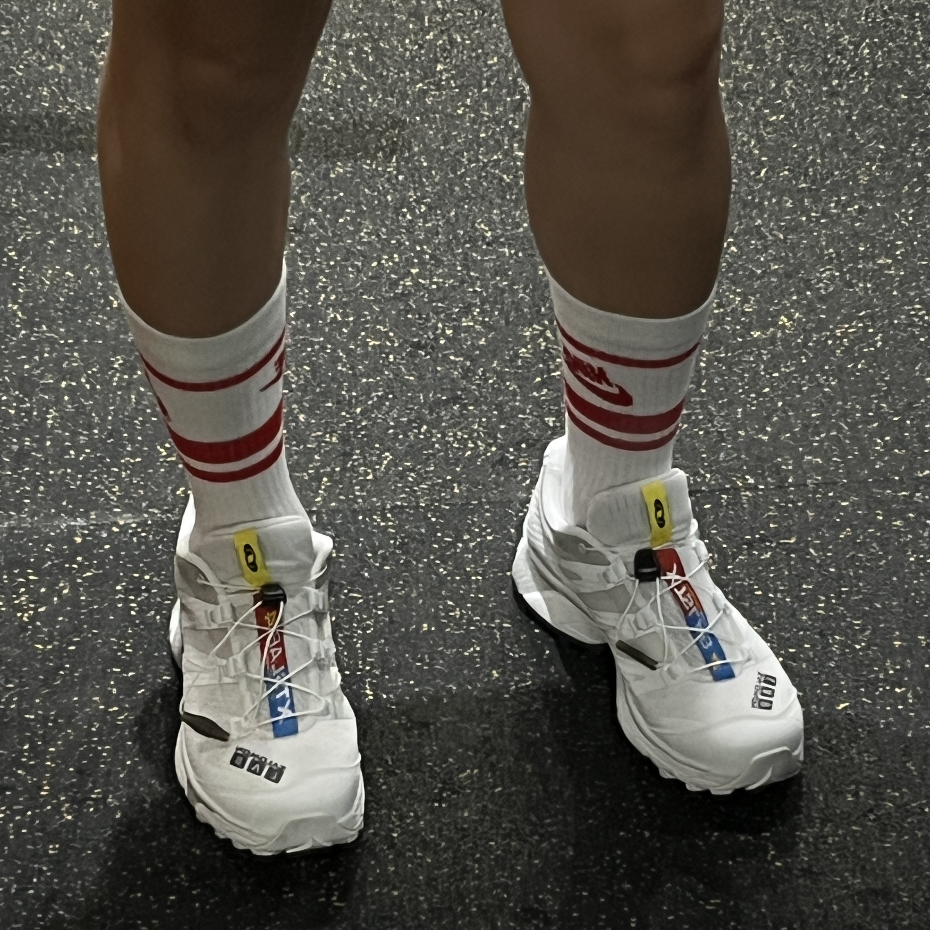 Salomon XT-4 White Lunar Rock 착용 스타일 - 1
