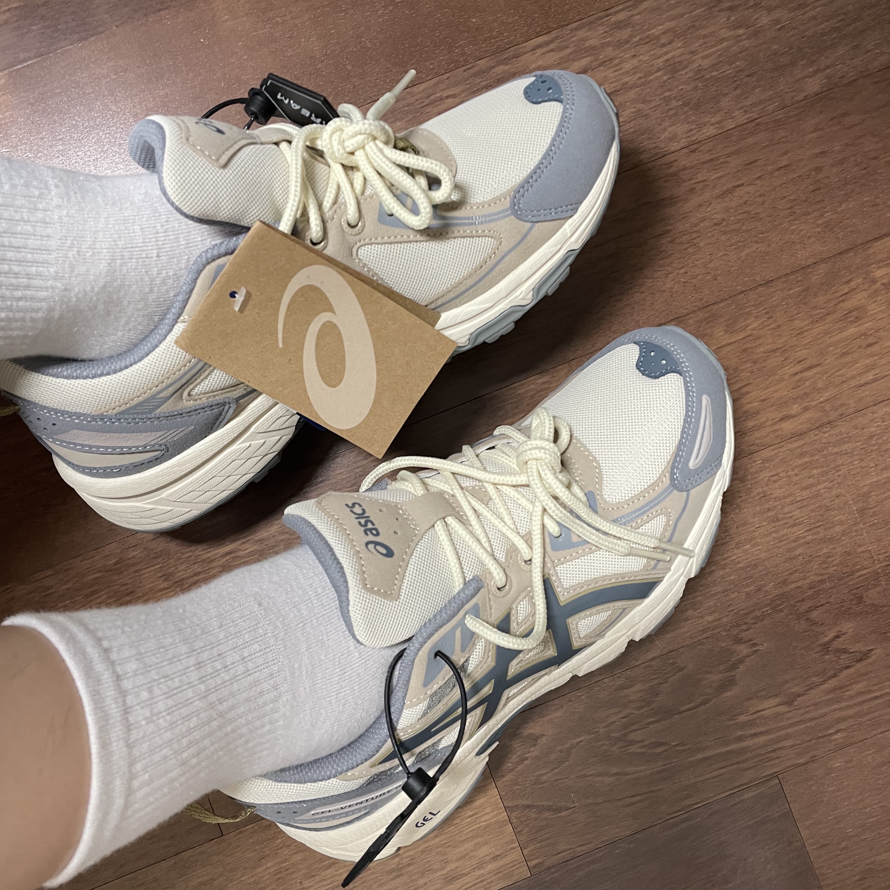 Asics Gel-Venture 6 SPS Birch Ironclad 착용 스타일