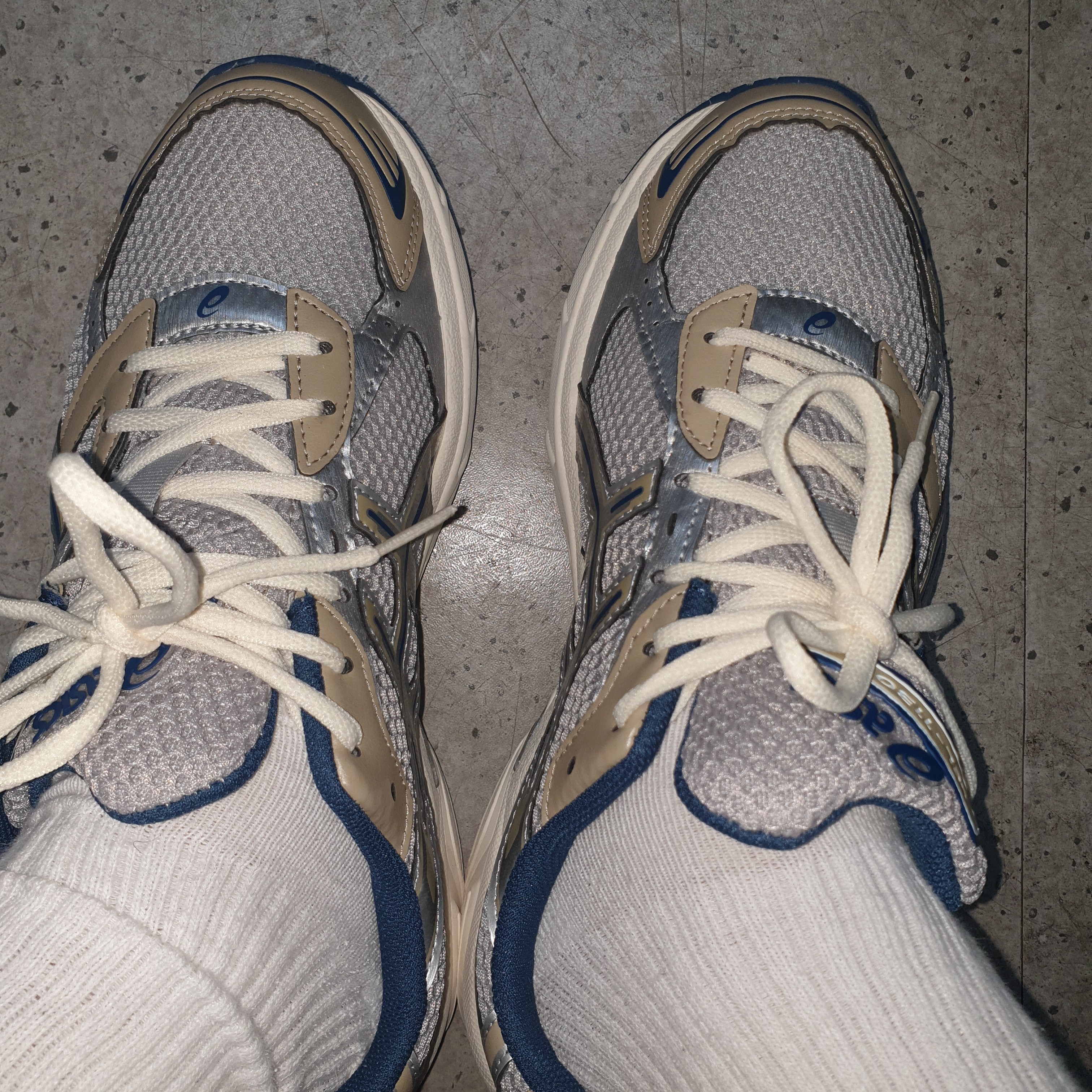 Asics Gel-1130 Oyster Grey Pure Silver 착용 스타일