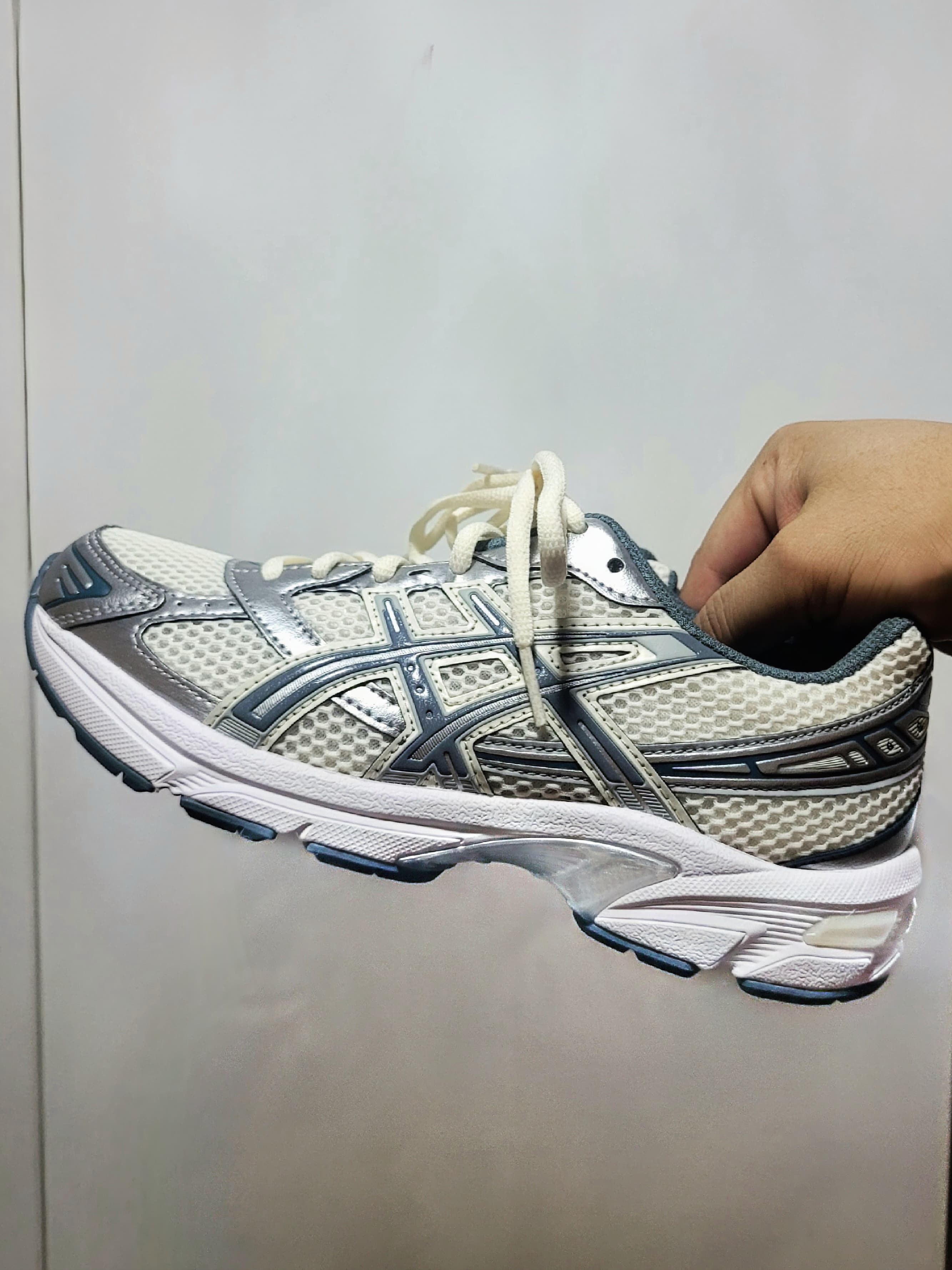 Asics Gel-1130 Cream Ironclad 착용 스타일