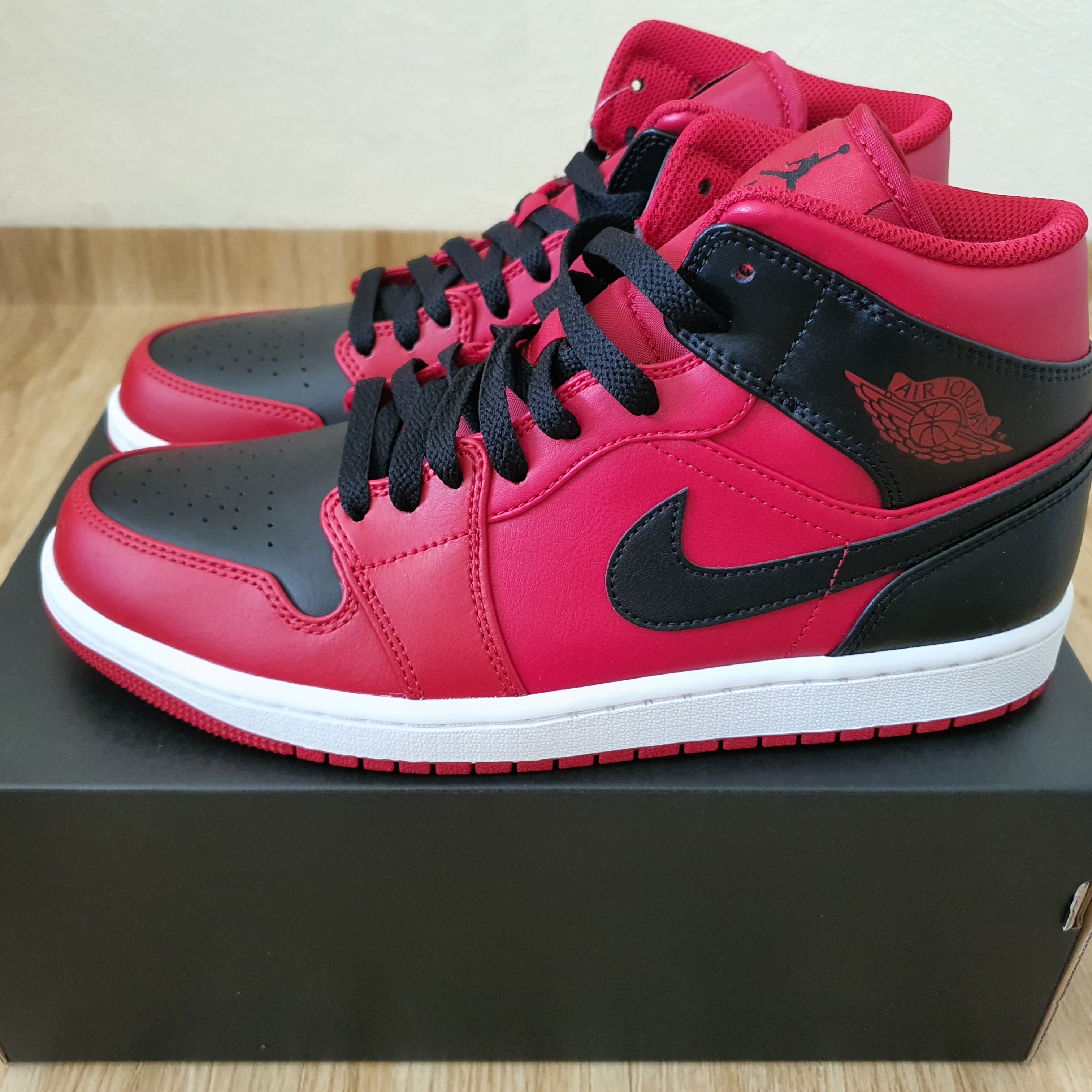 Jordan 1 Mid Reverse Bred 착용 스타일 - 2