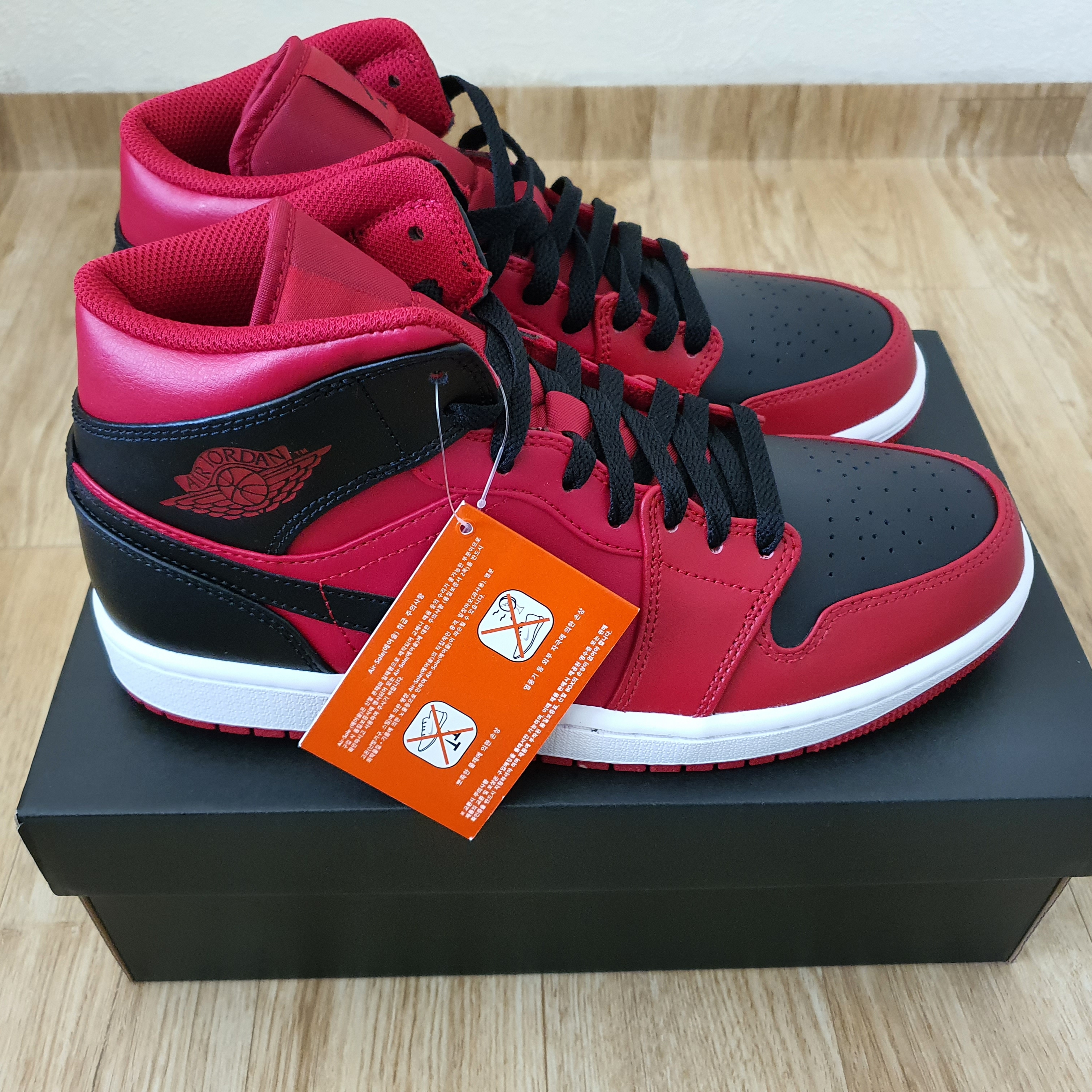 Jordan 1 Mid Reverse Bred 착용 스타일 - 1